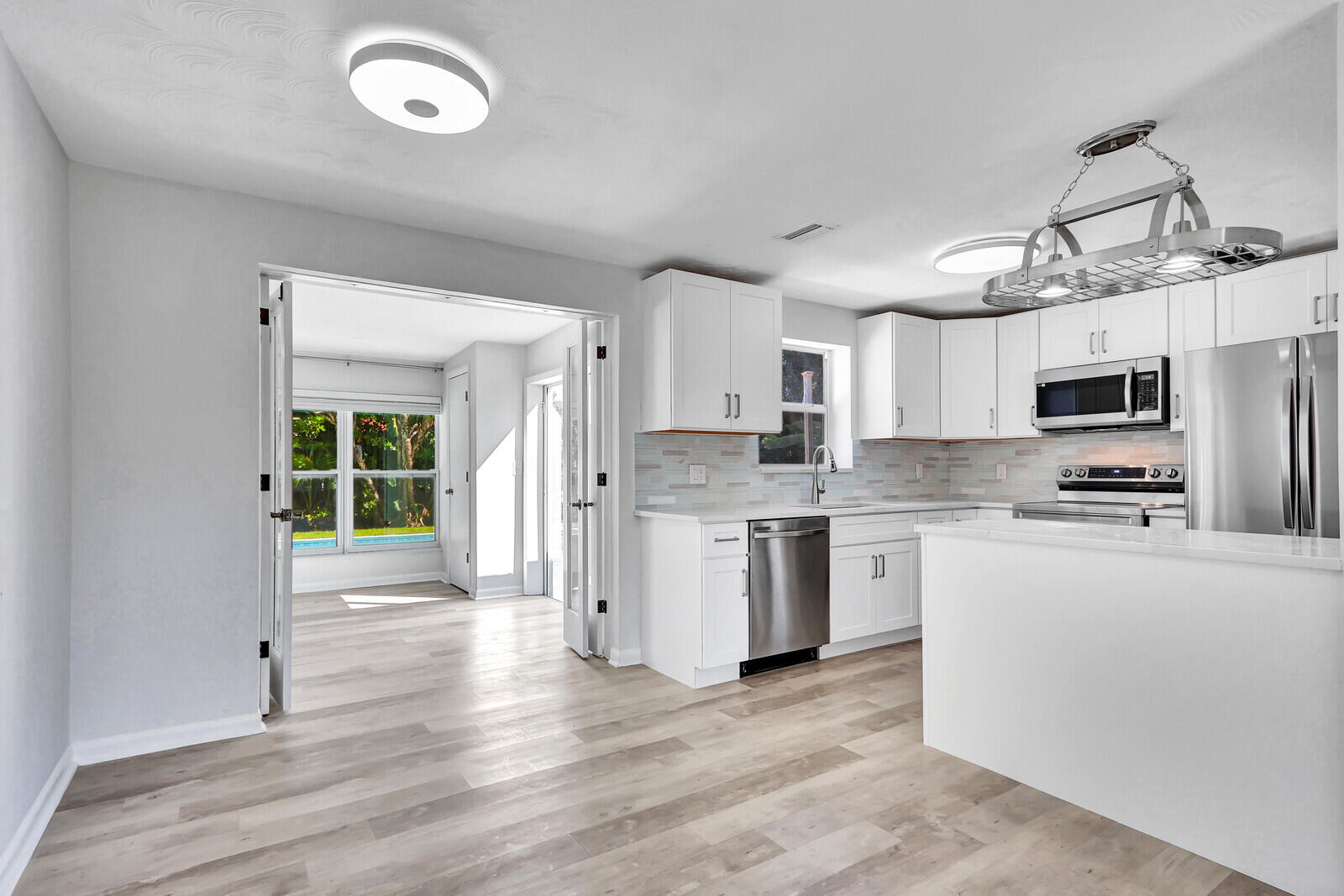 105 Beverly Road W