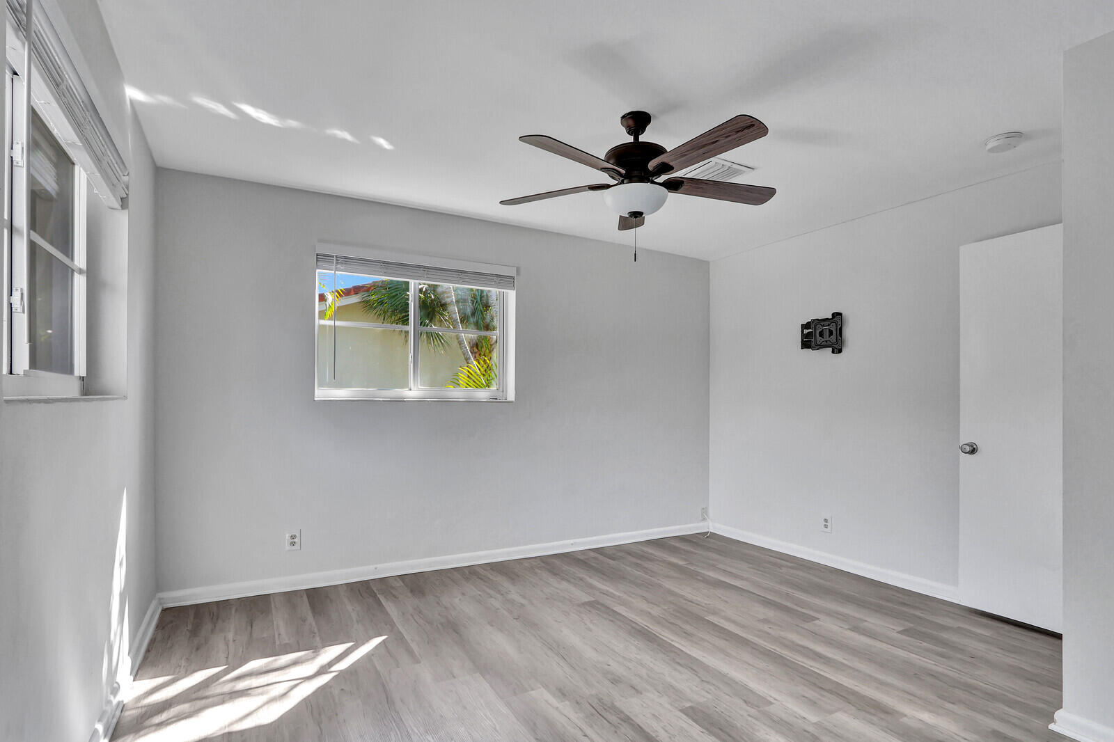 105 Beverly Road W