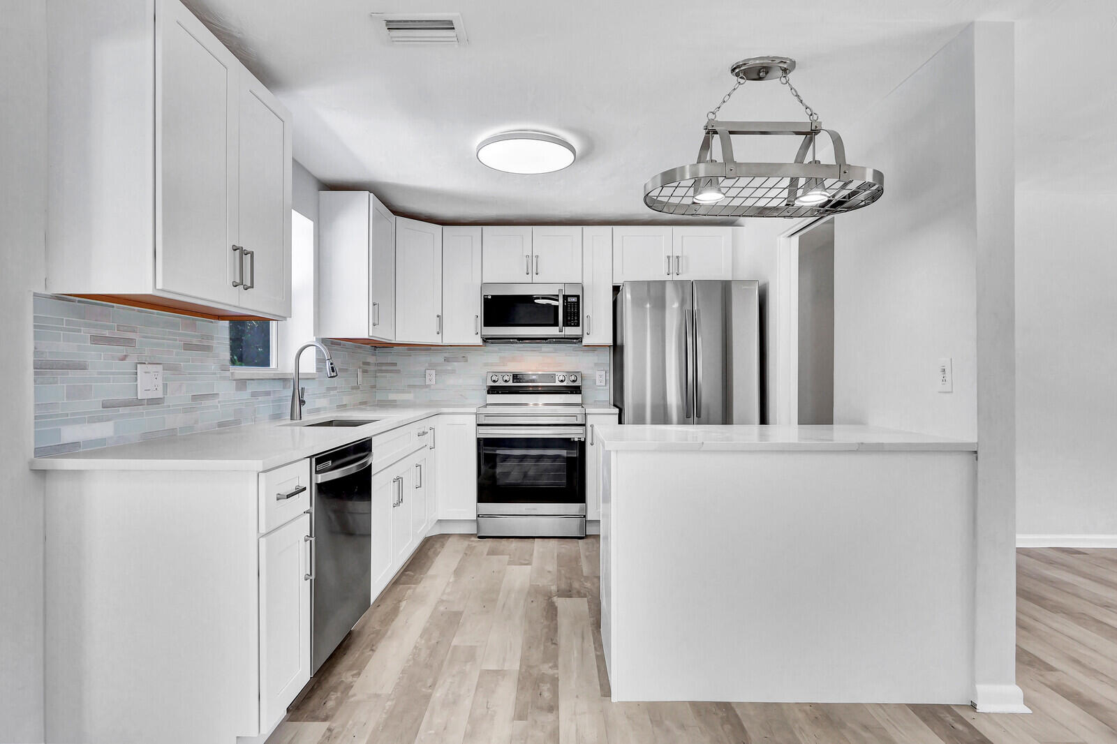 105 Beverly Road W