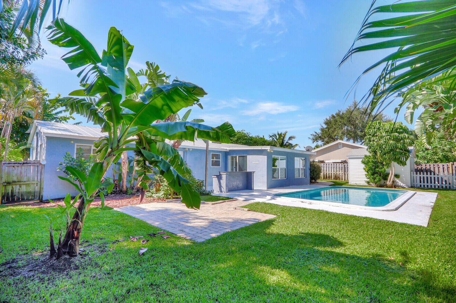 105 Beverly Road W