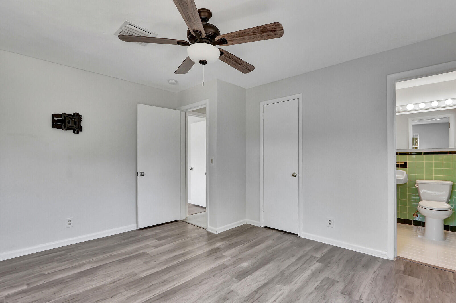 105 Beverly Road W