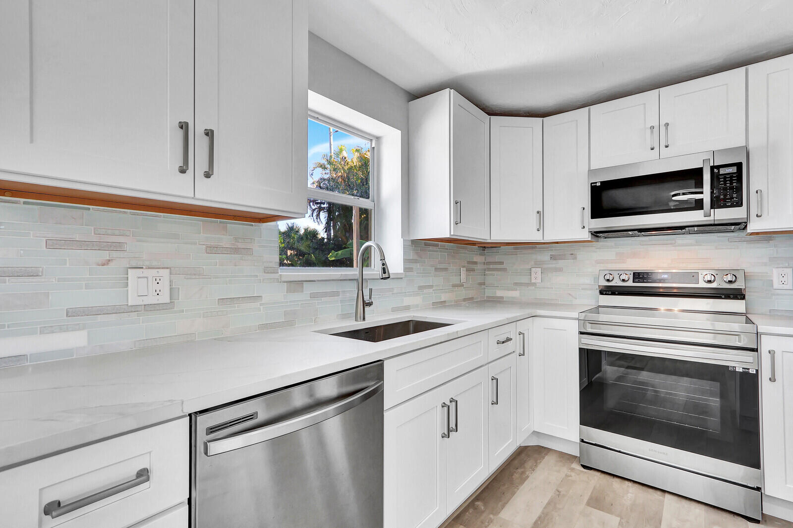105 Beverly Road W