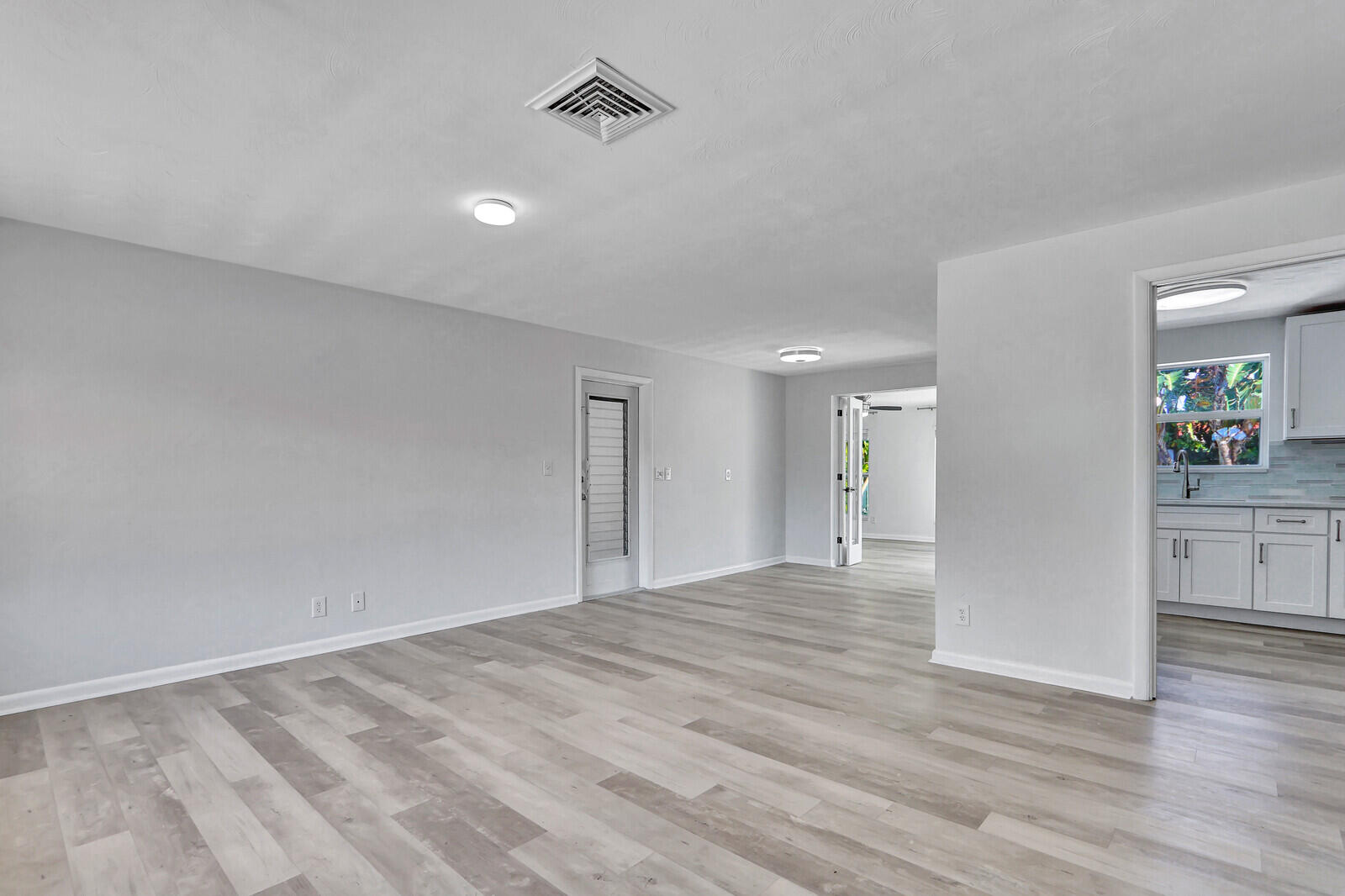 105 Beverly Road W