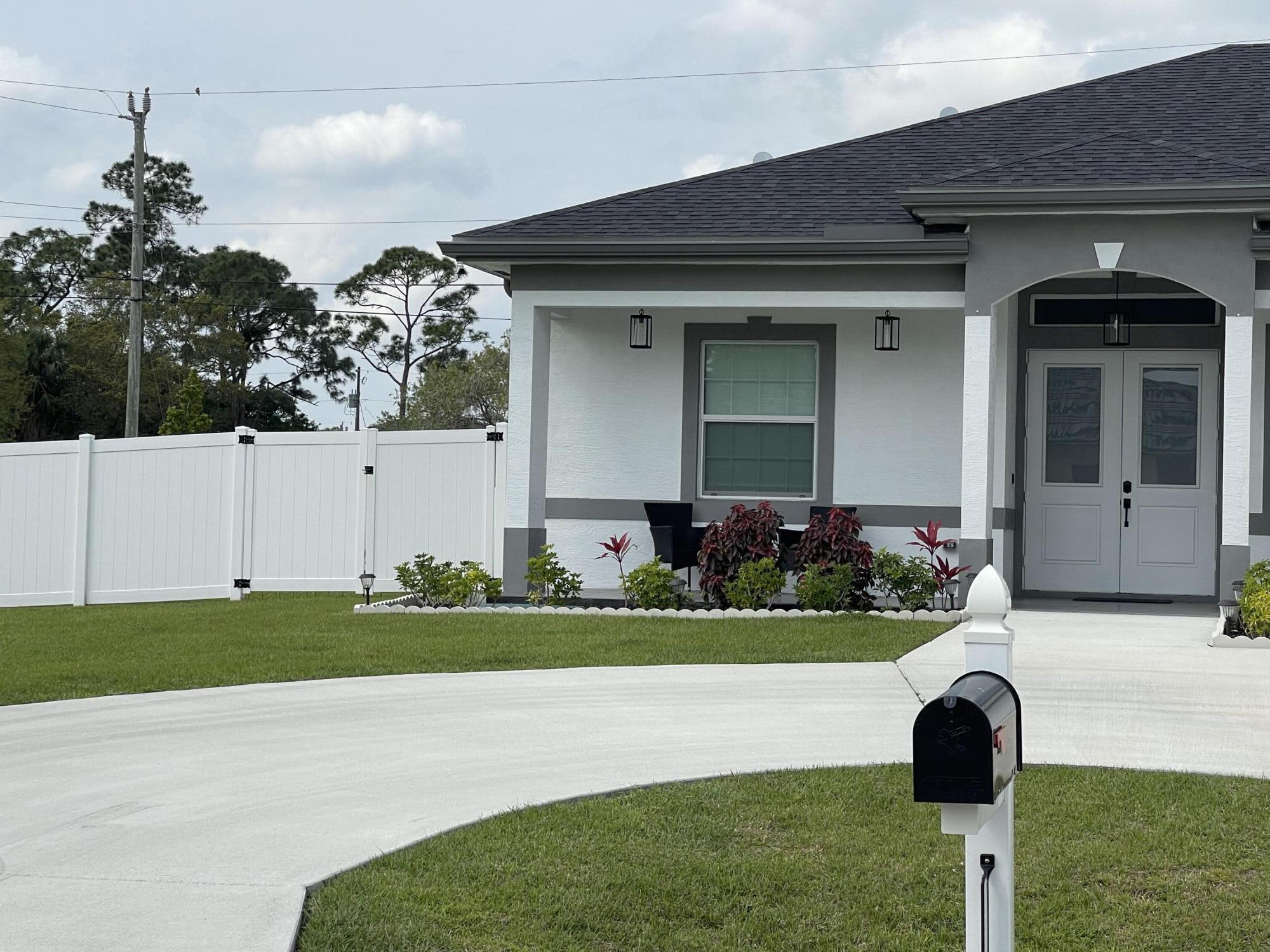 1692 SW Paddock Street, Port St. Lucie