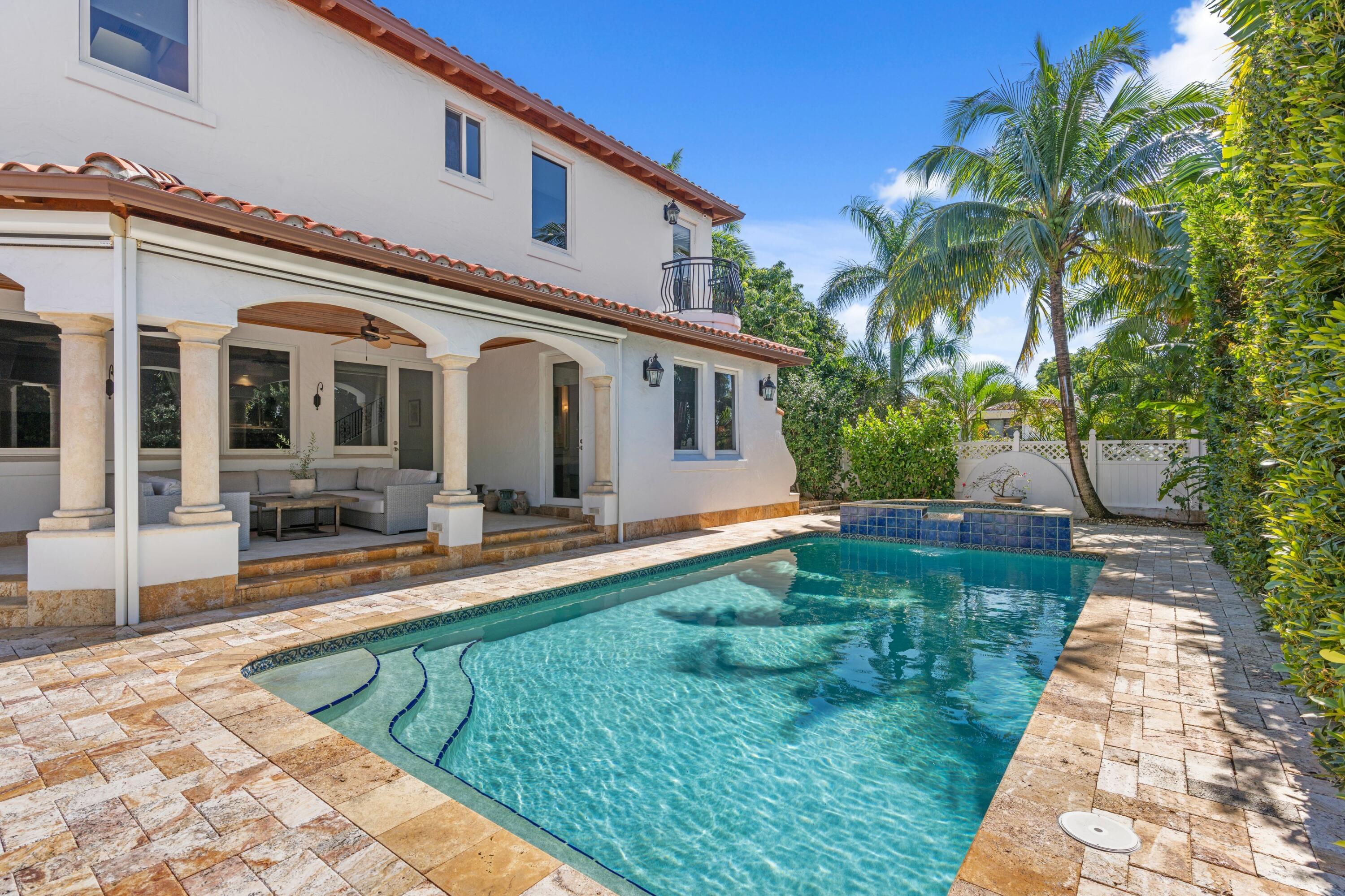 901 NW 4th Court