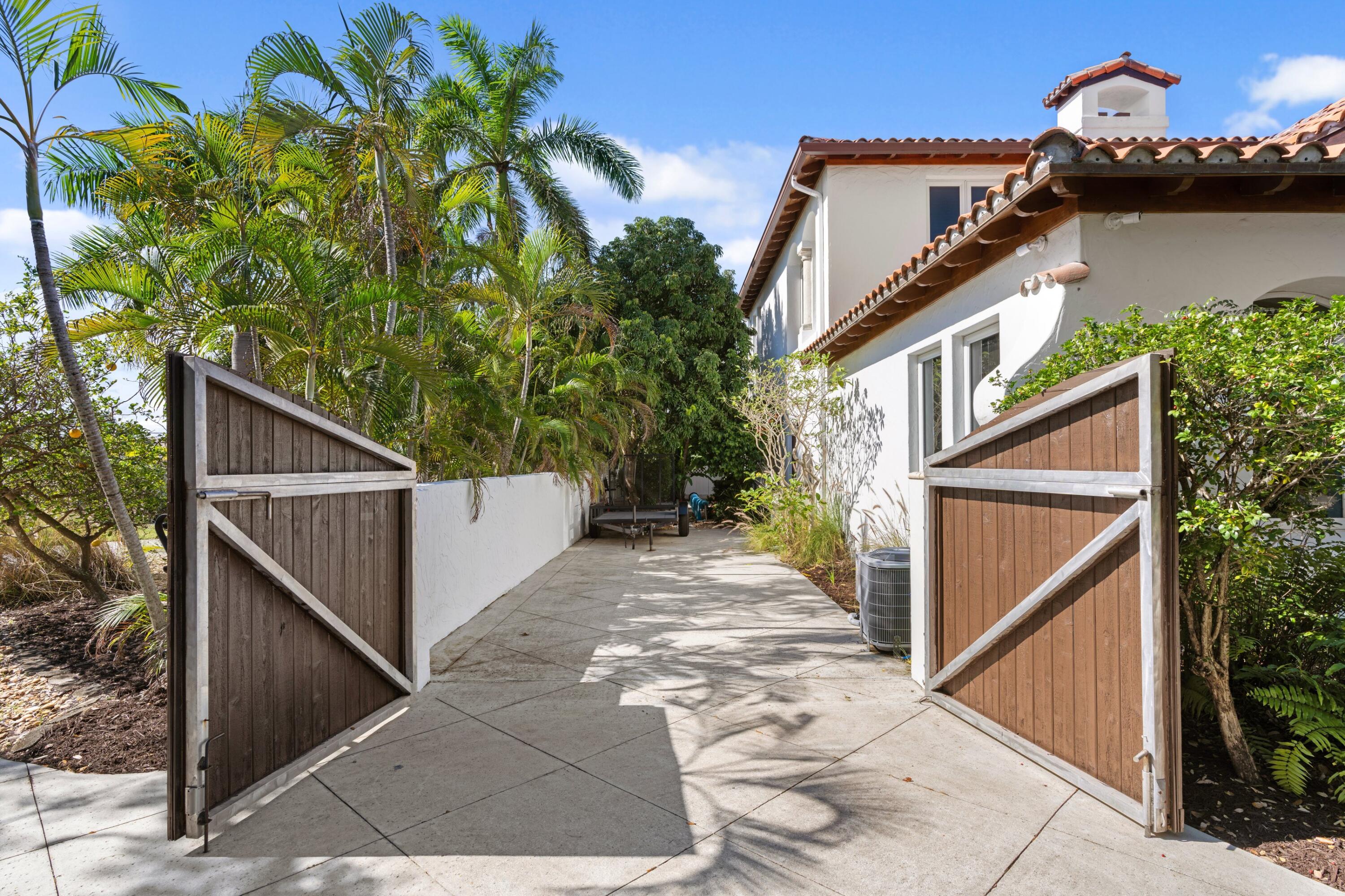 901 NW 4th Court