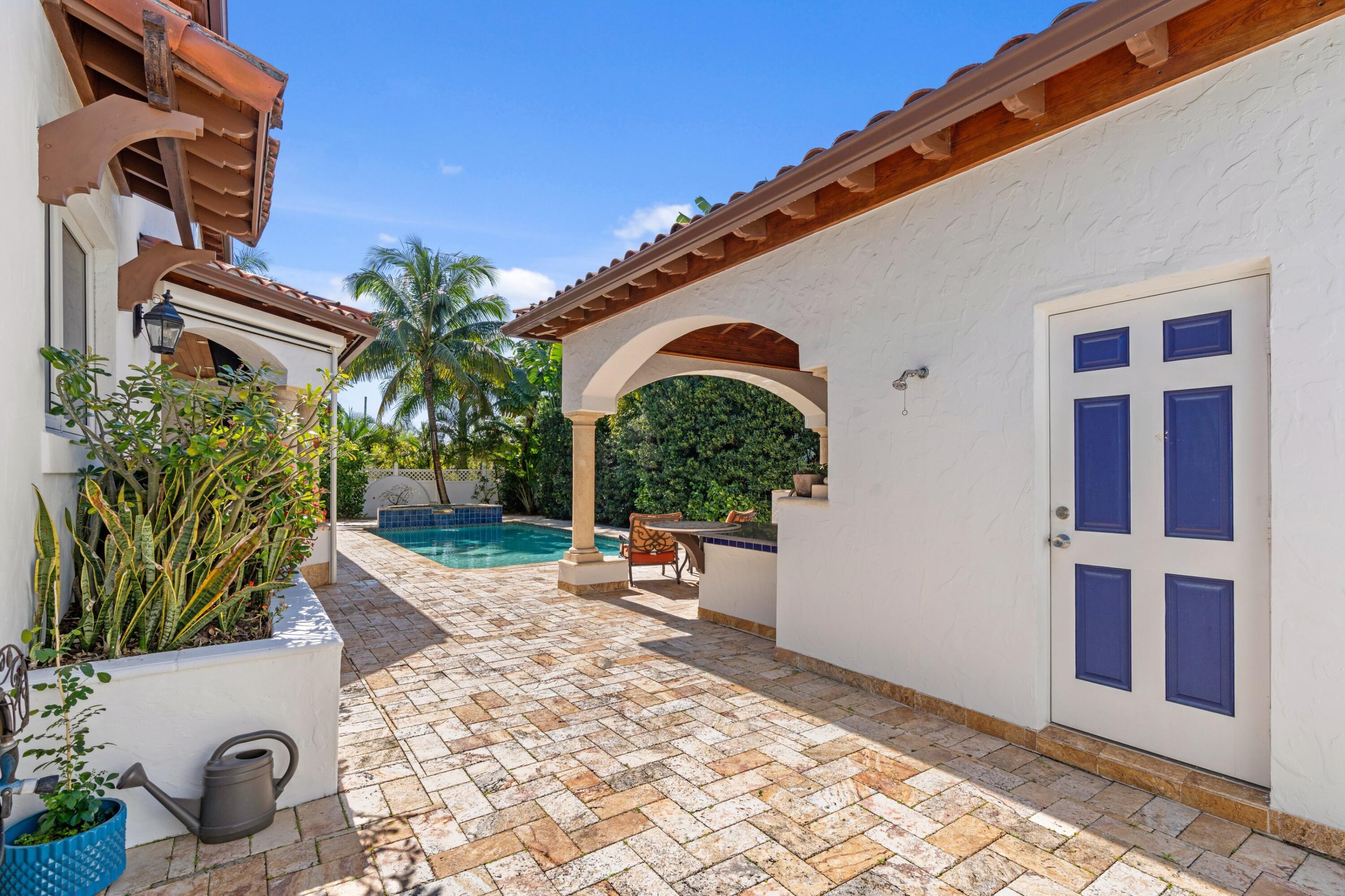 901 NW 4th Court