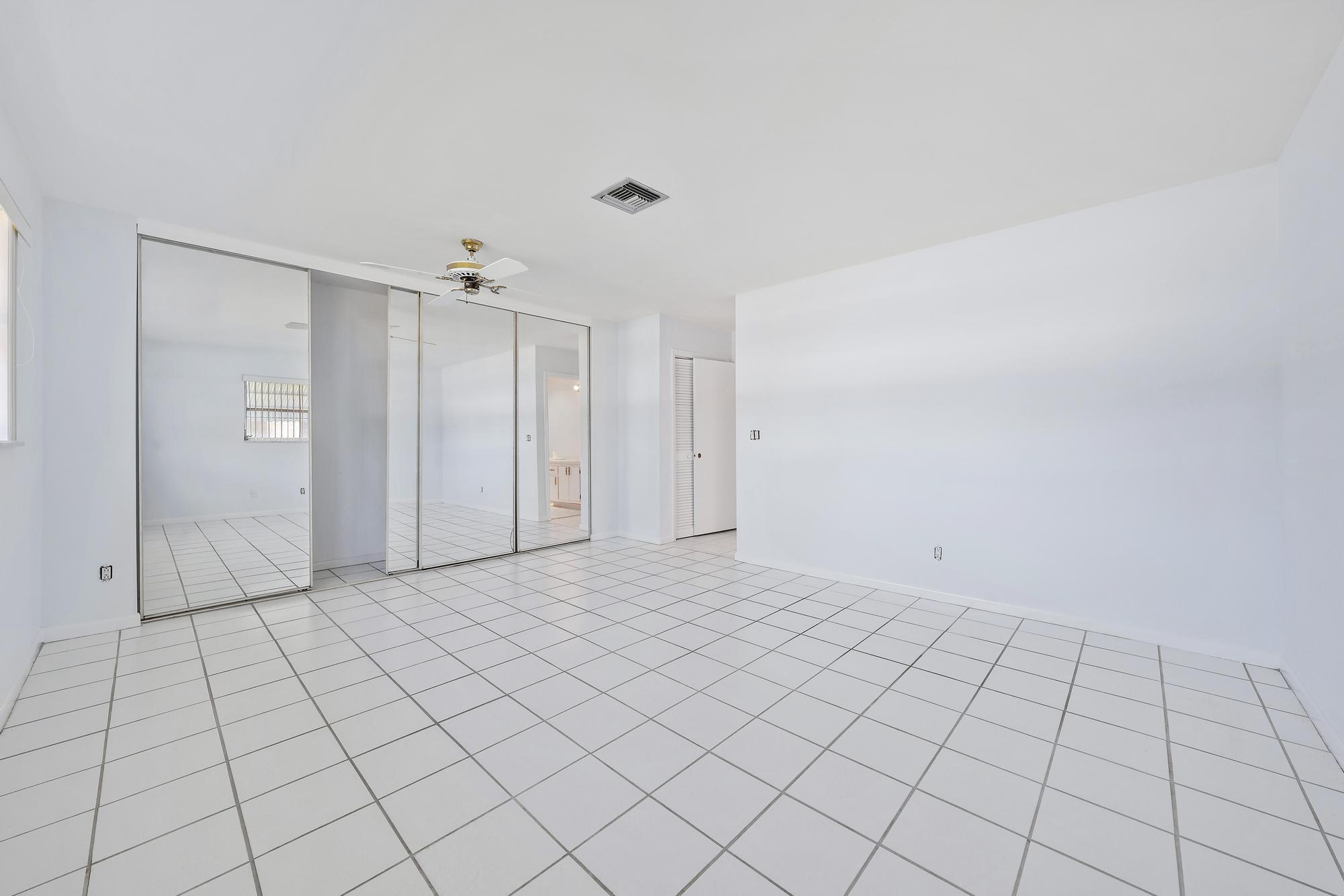 9400 SE Little Club Way N