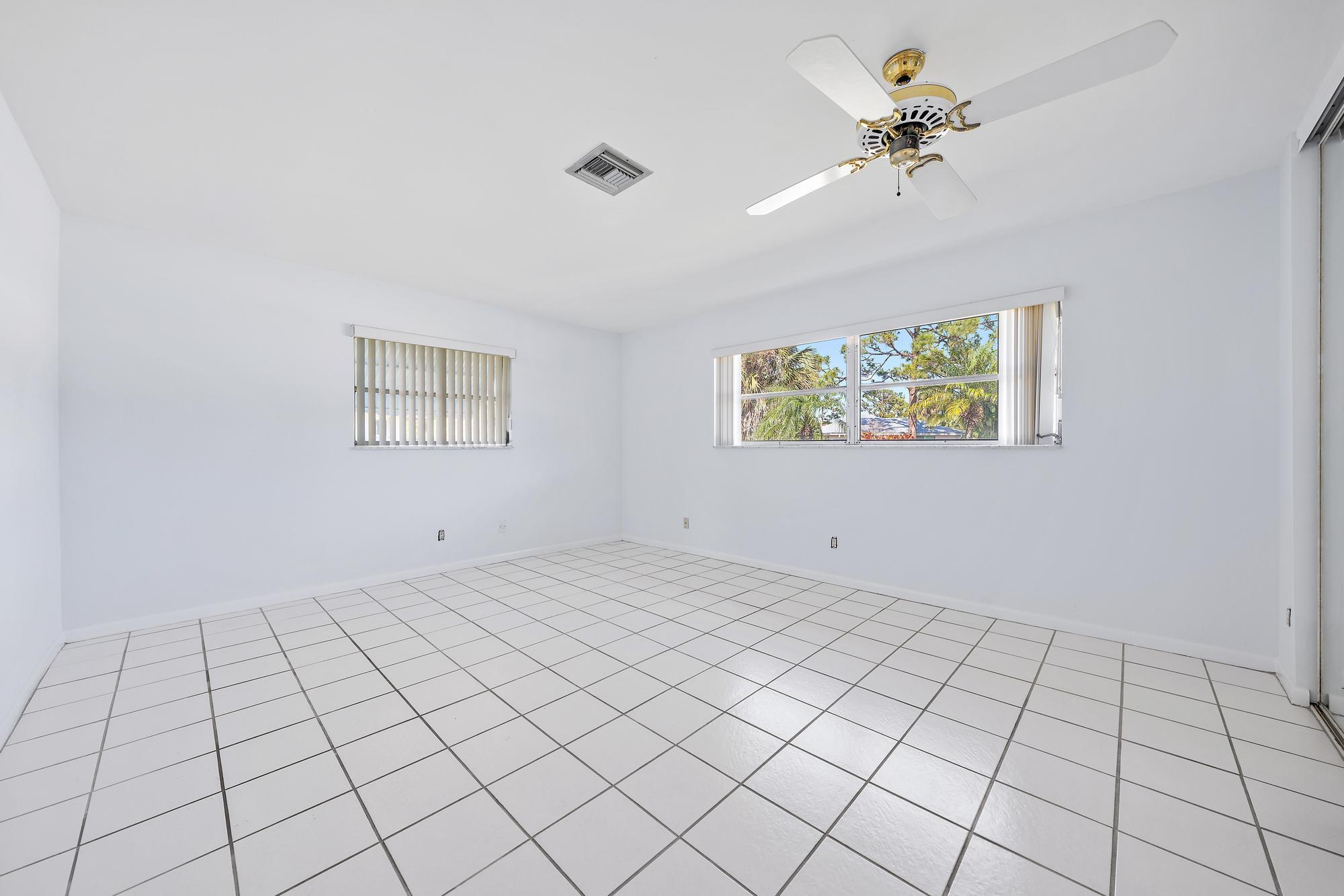 9400 SE Little Club Way N