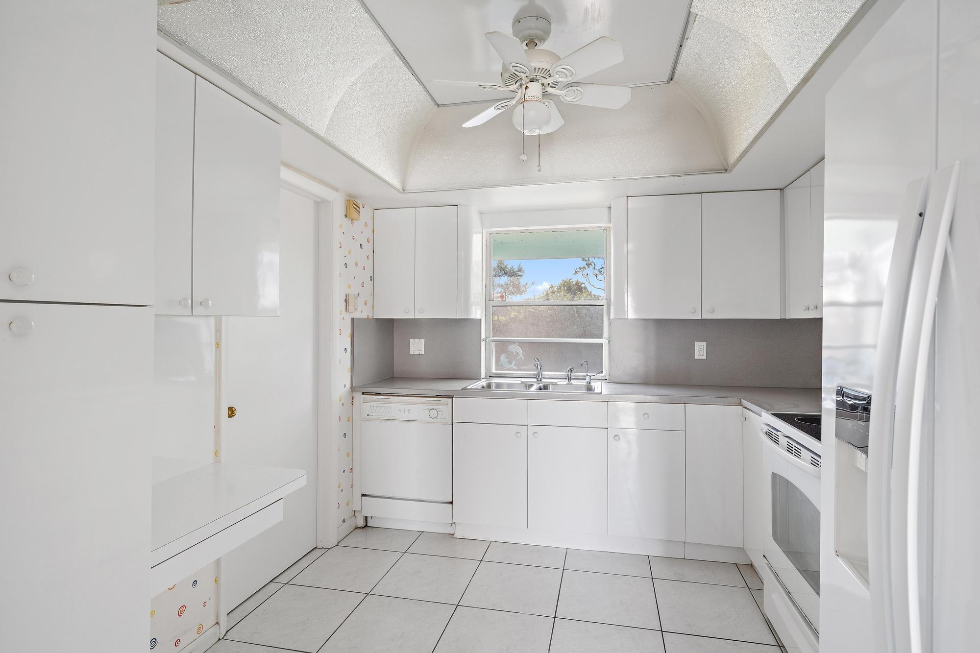 9400 SE Little Club Way N