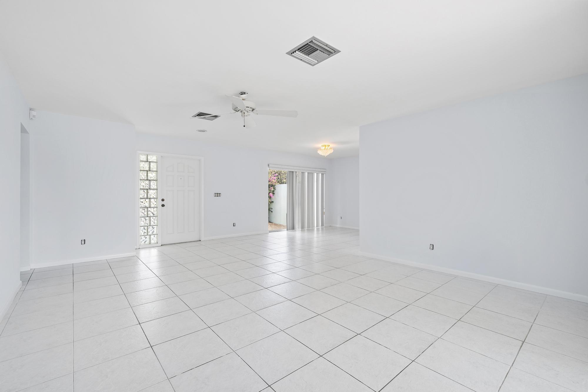 9400 SE Little Club Way N