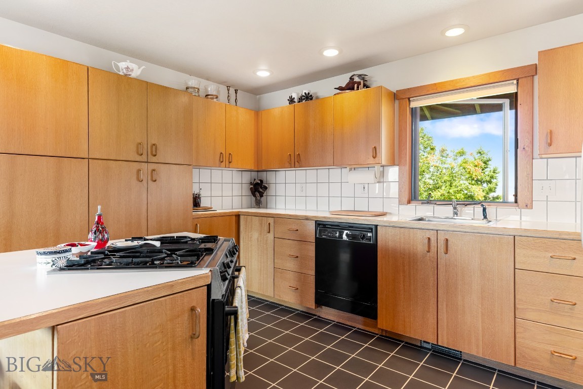 8906 Gold Dust Trail