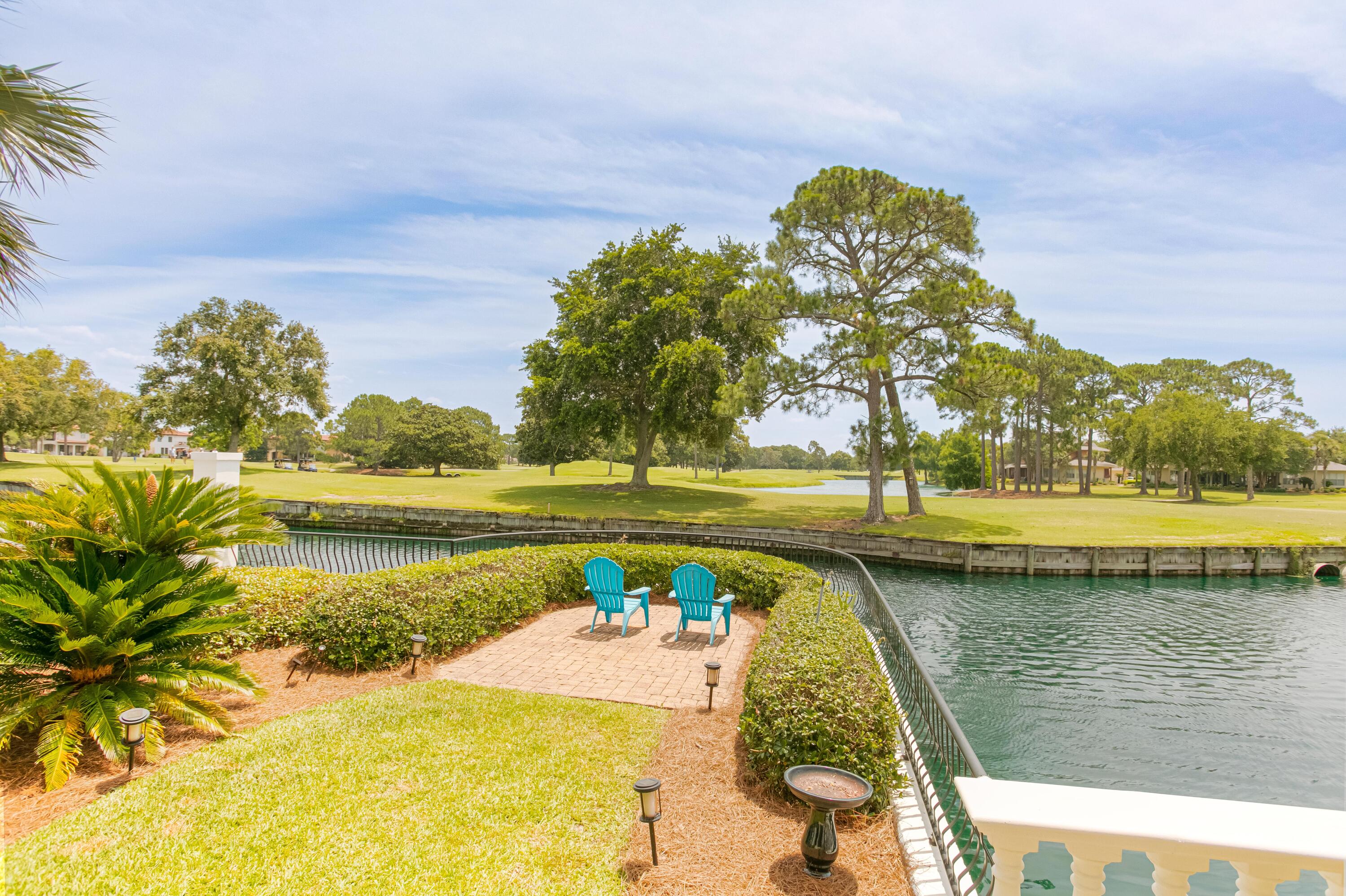 8068 Fountains Lane