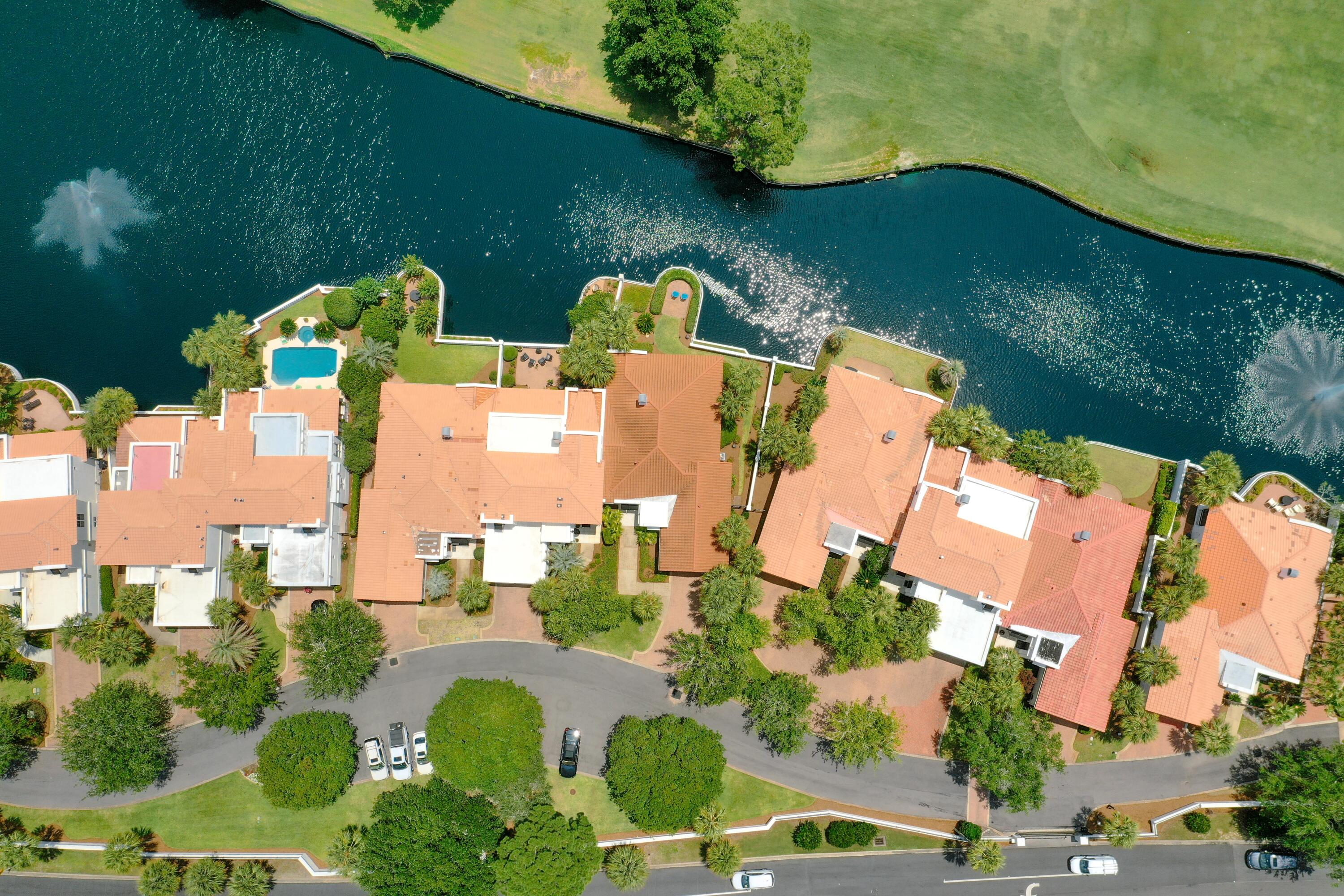 8068 Fountains Lane