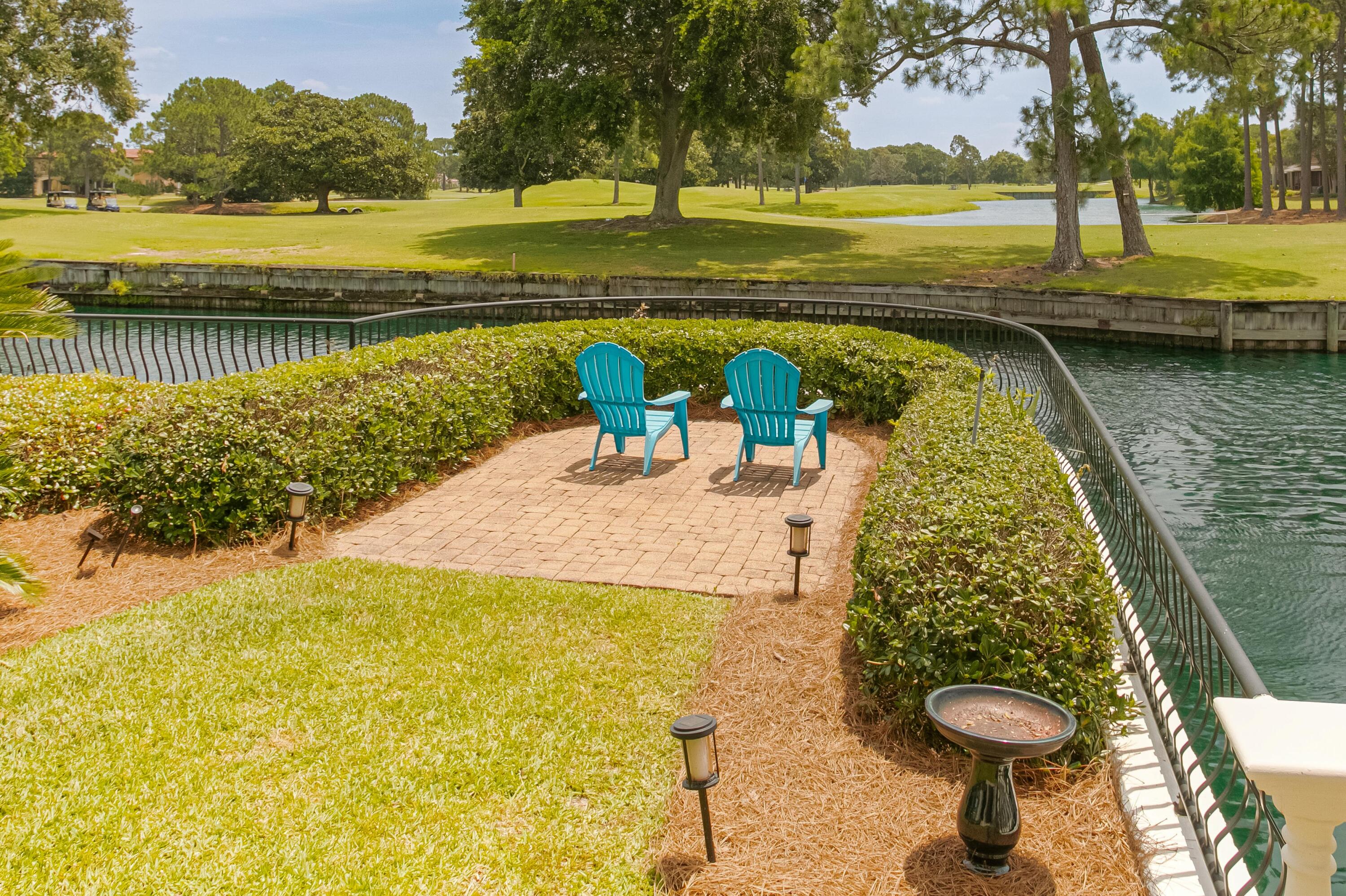 8068 Fountains Lane