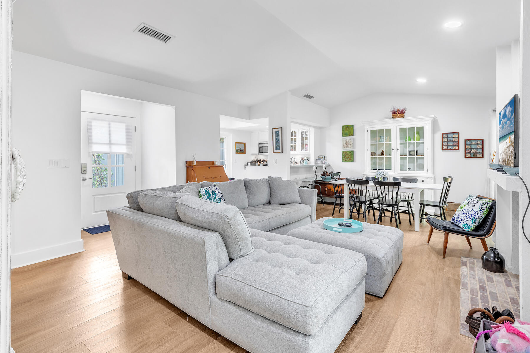 596 Robin Court