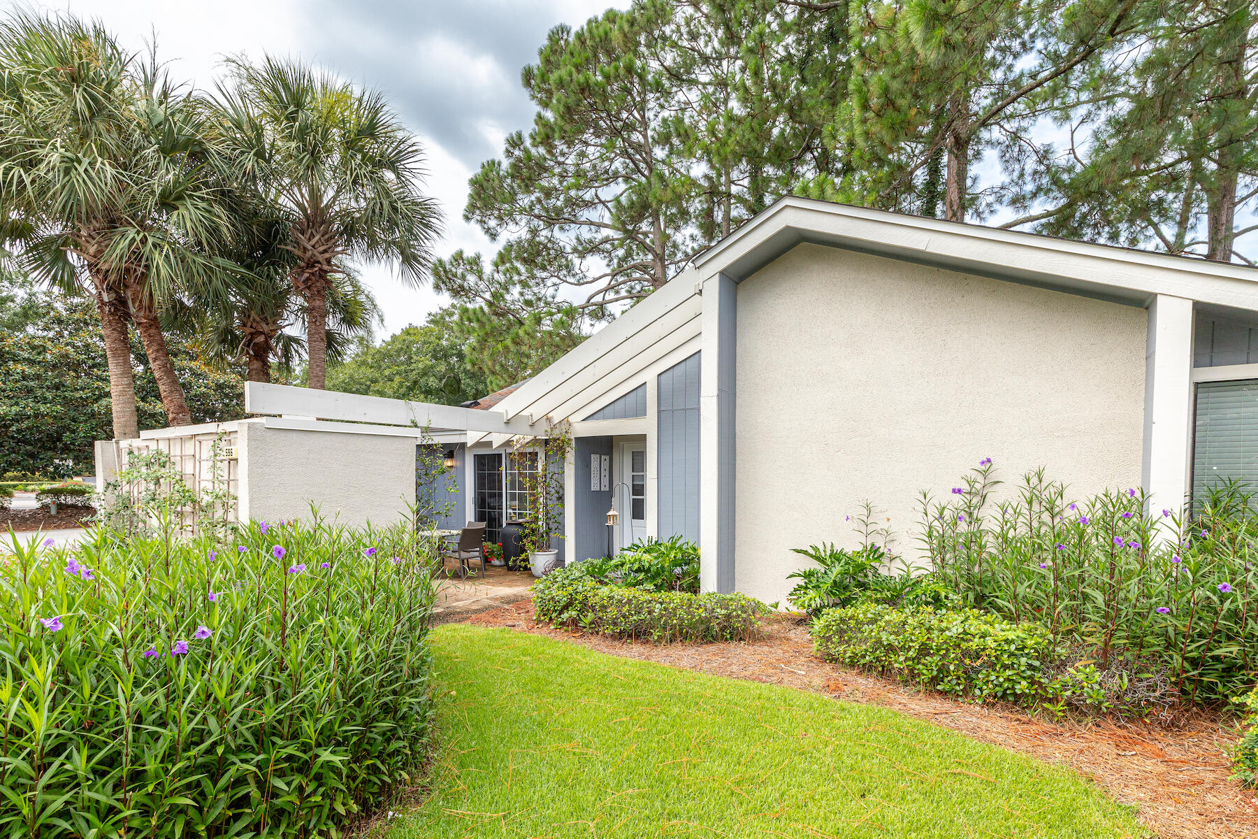 596 Robin Court