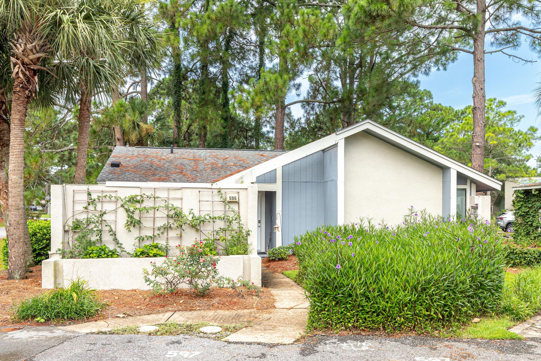 596 Robin Court