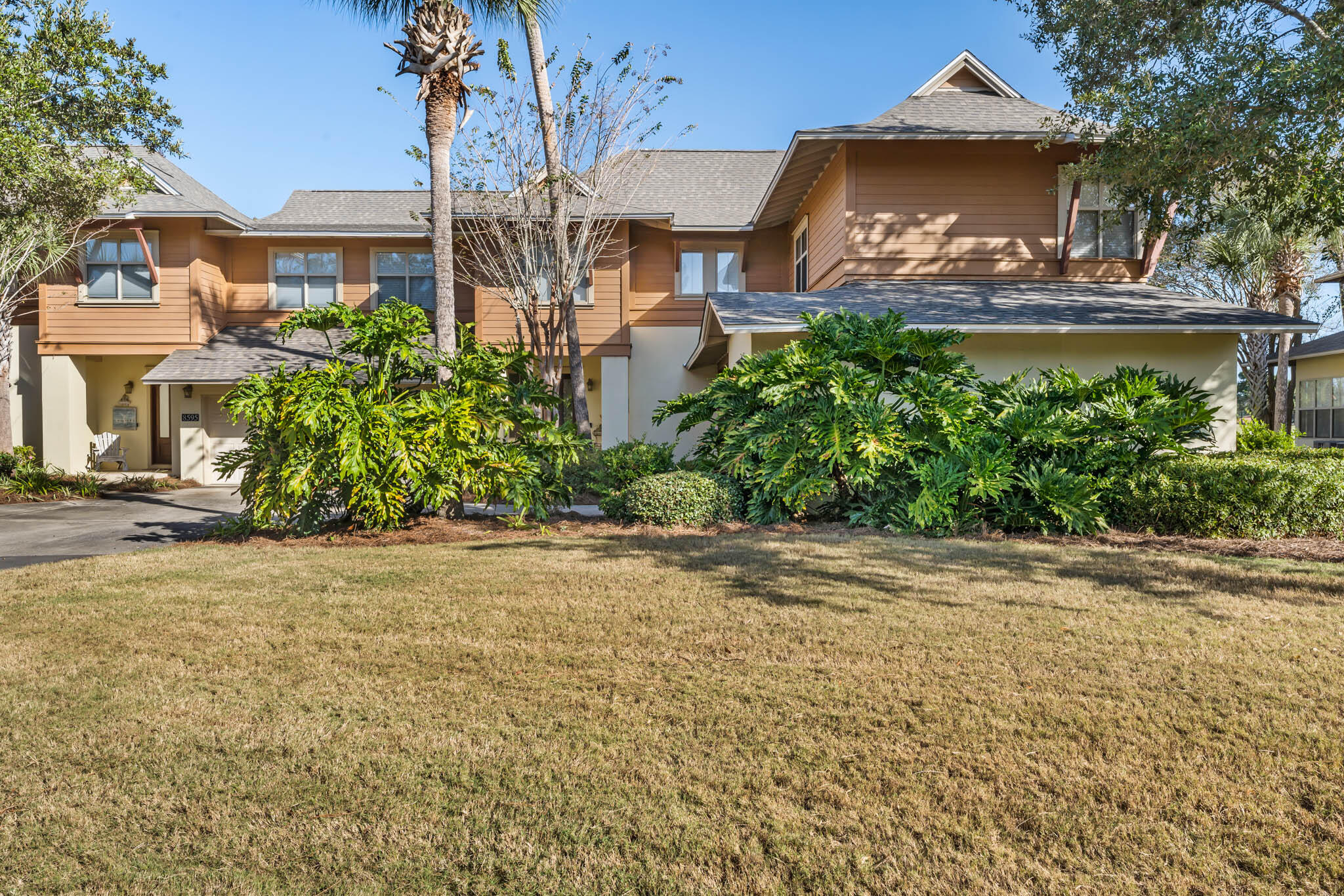 8593 Magnolia Bay Lane