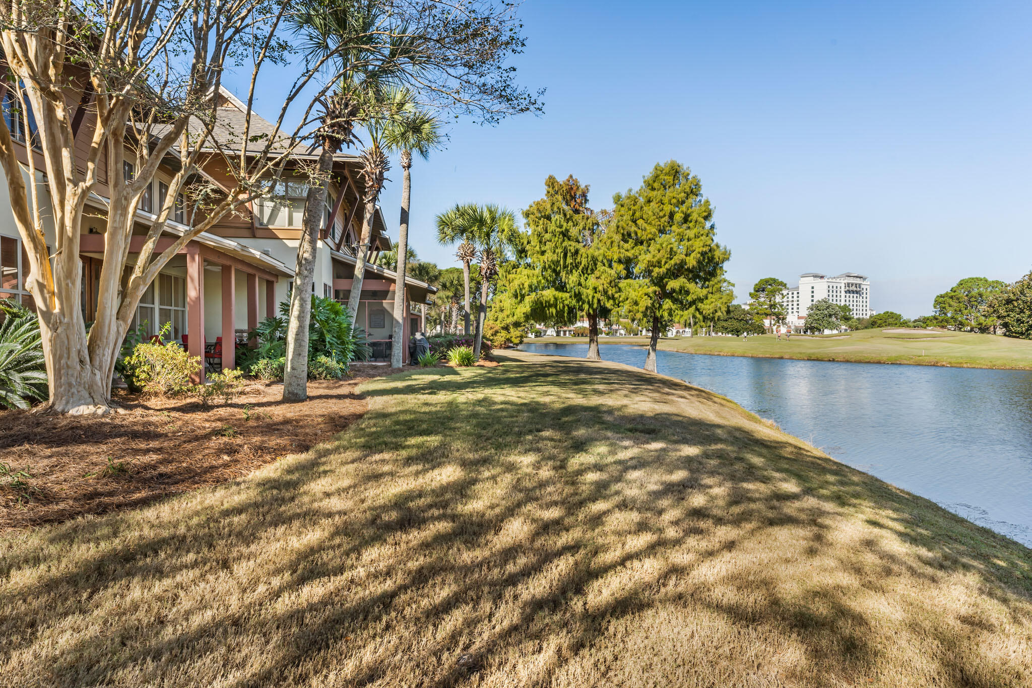 8593 Magnolia Bay Lane