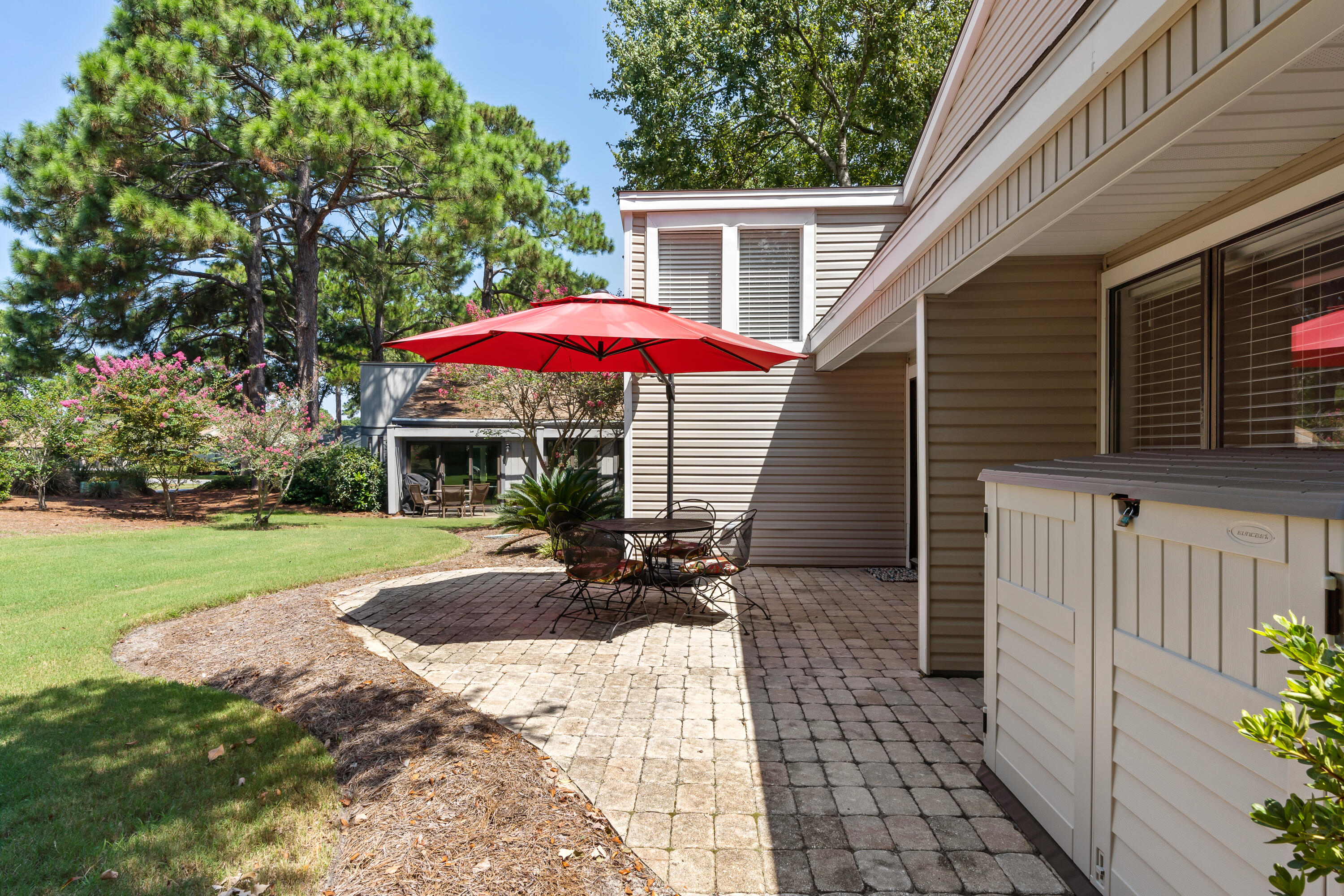 512 Magnolia Place, 512