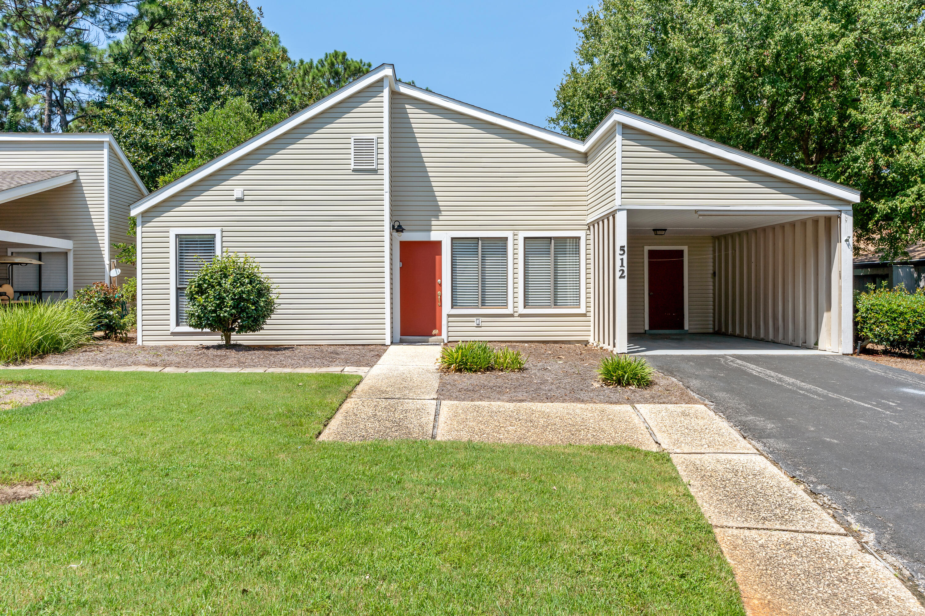 512 Magnolia Place, 512