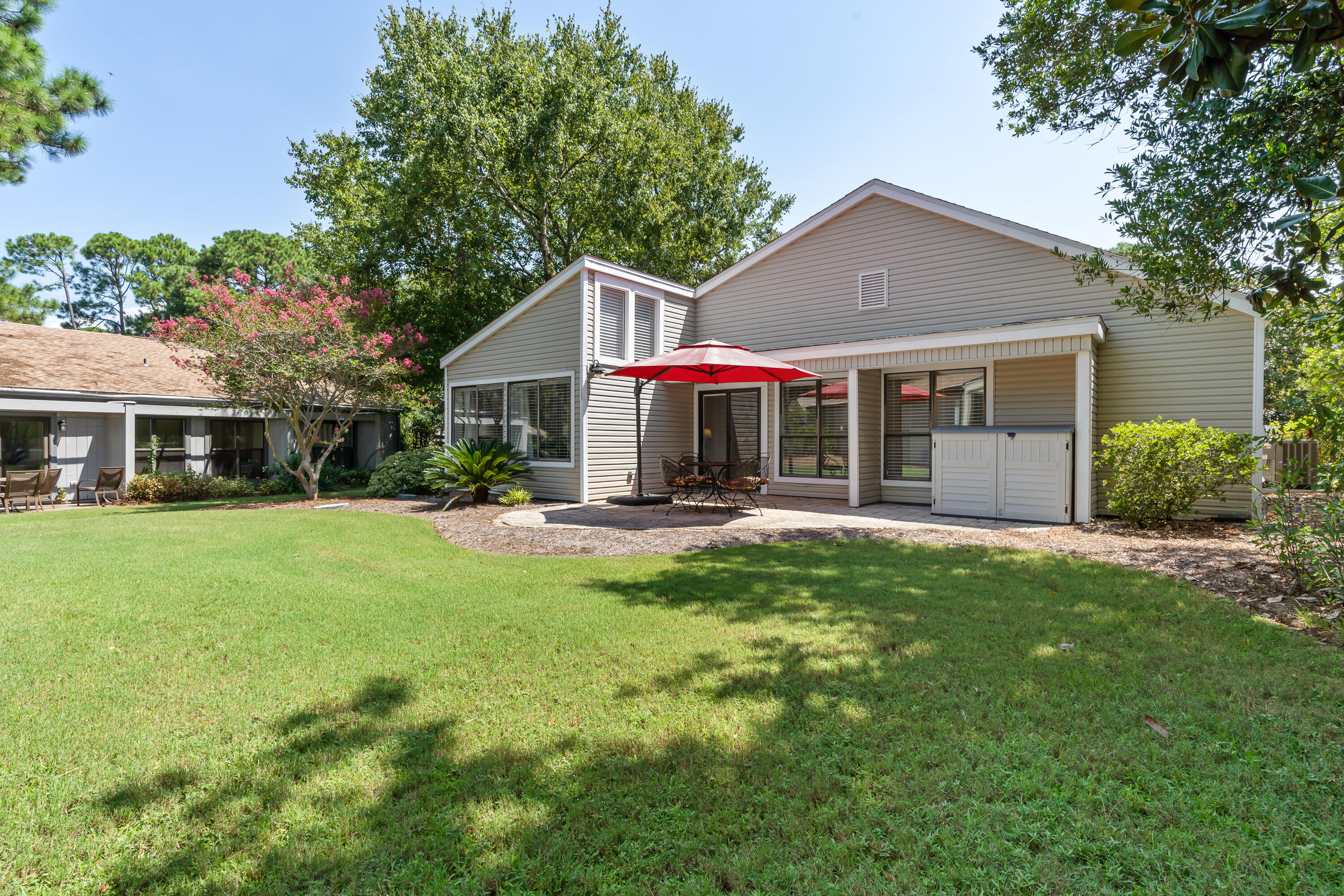 512 Magnolia Place, 512