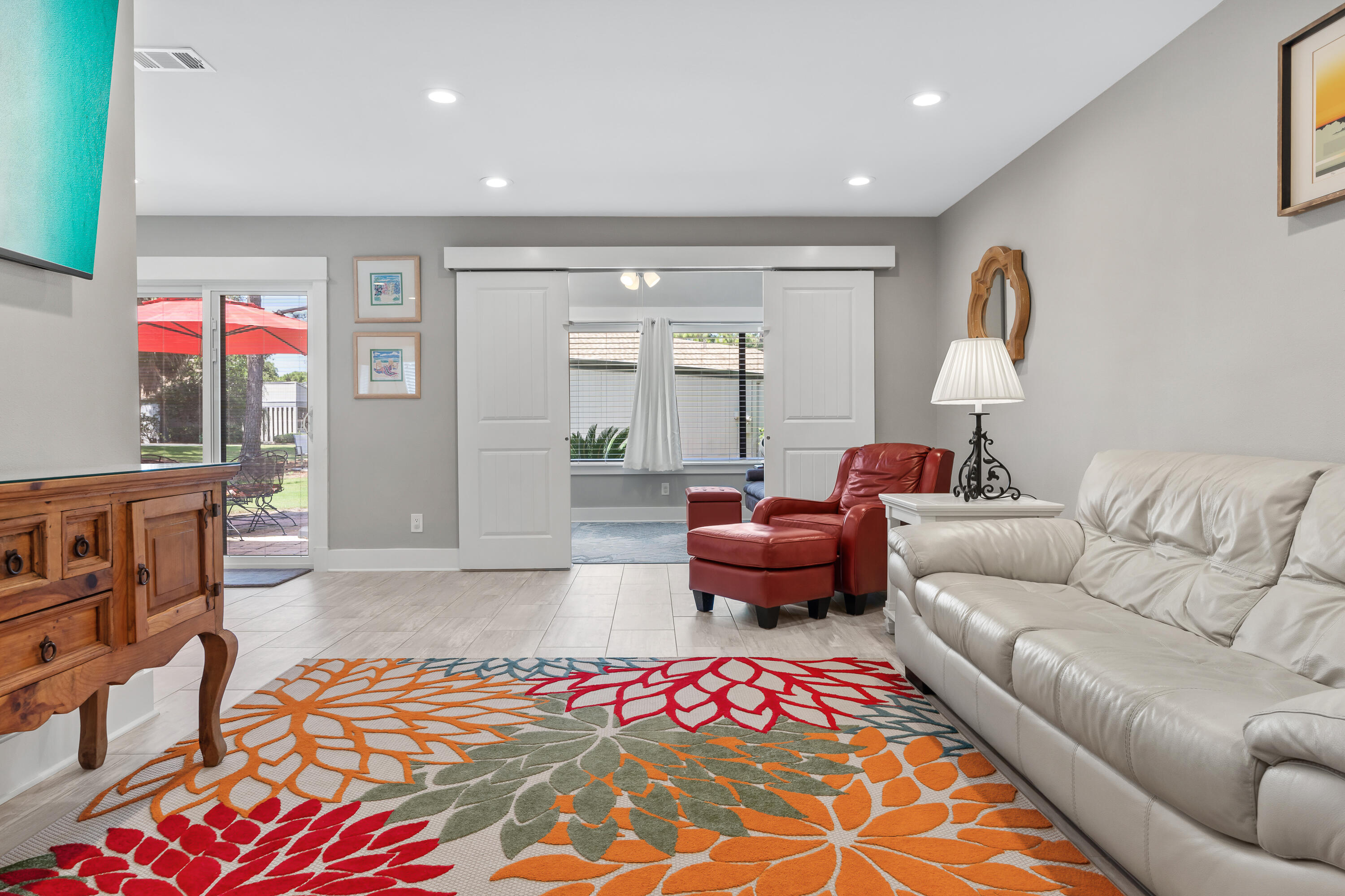512 Magnolia Place, 512