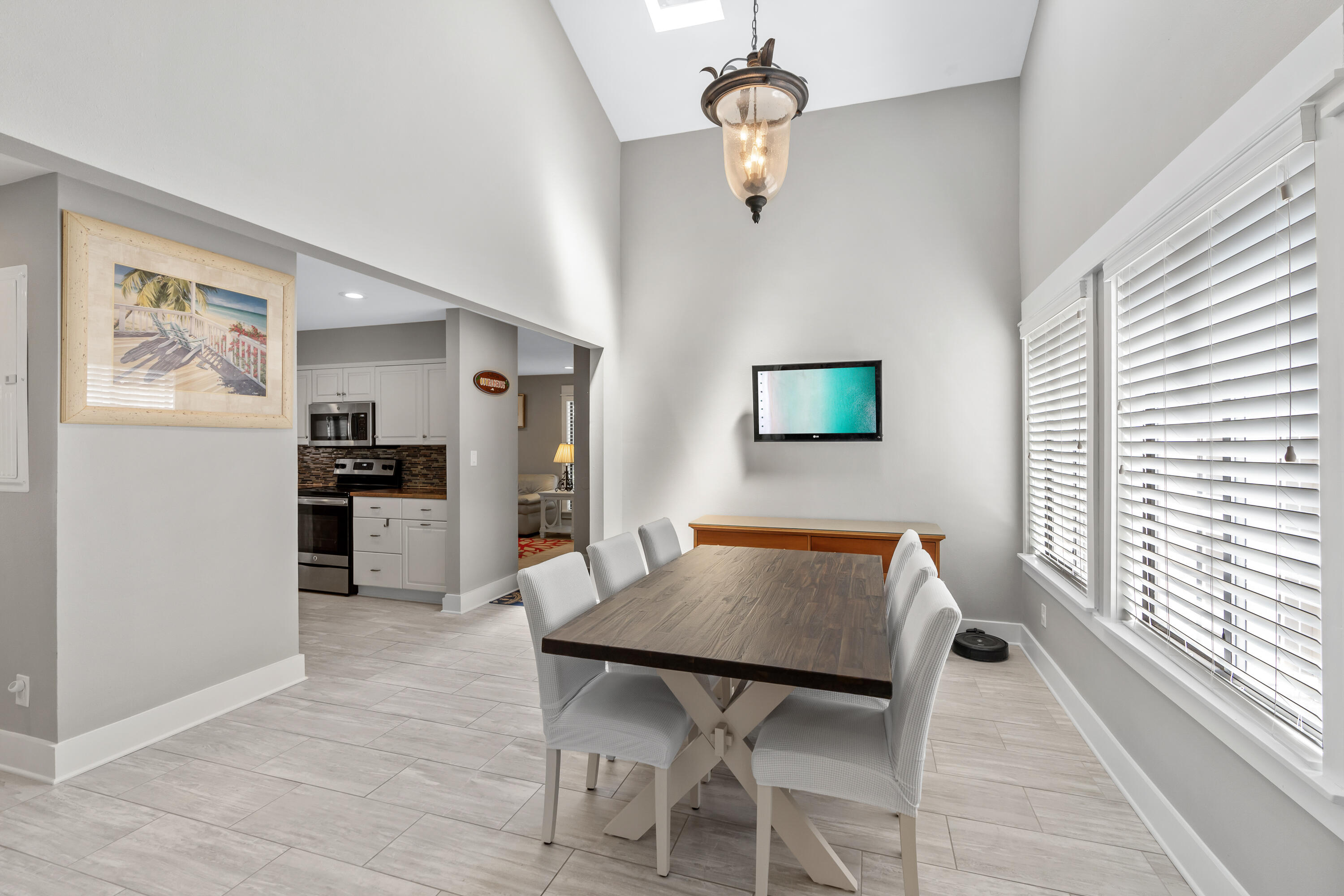 512 Magnolia Place, 512