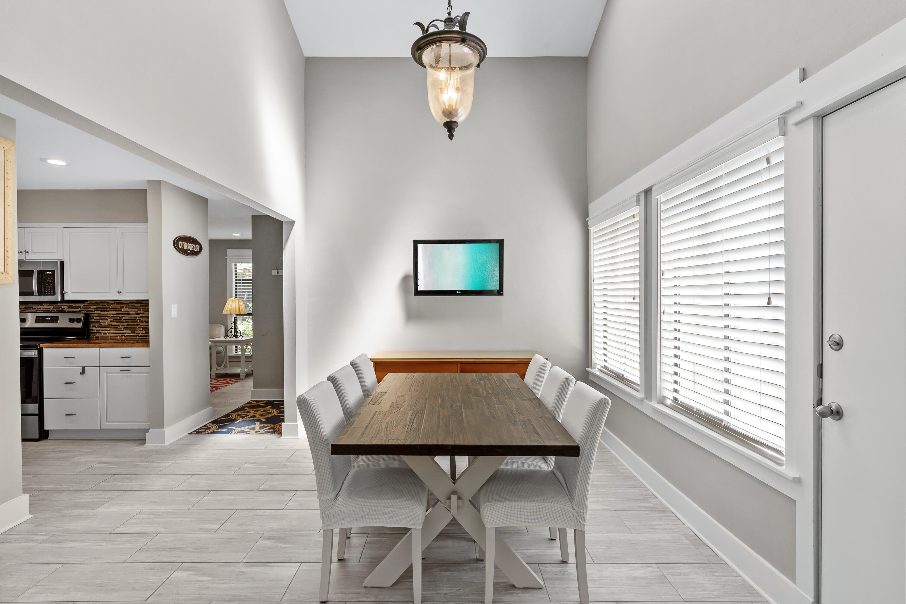 512 Magnolia Place, 512