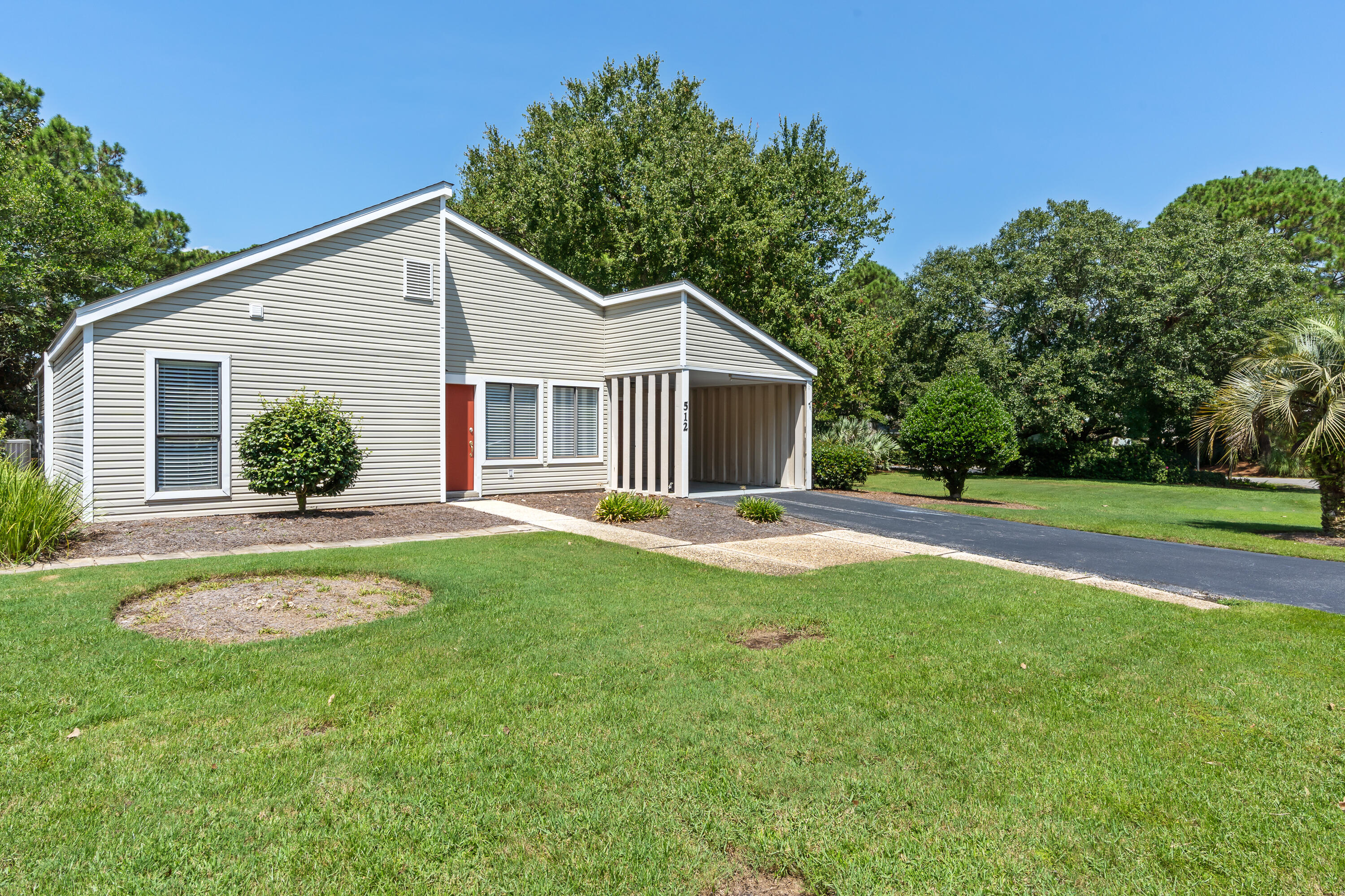 512 Magnolia Place, 512