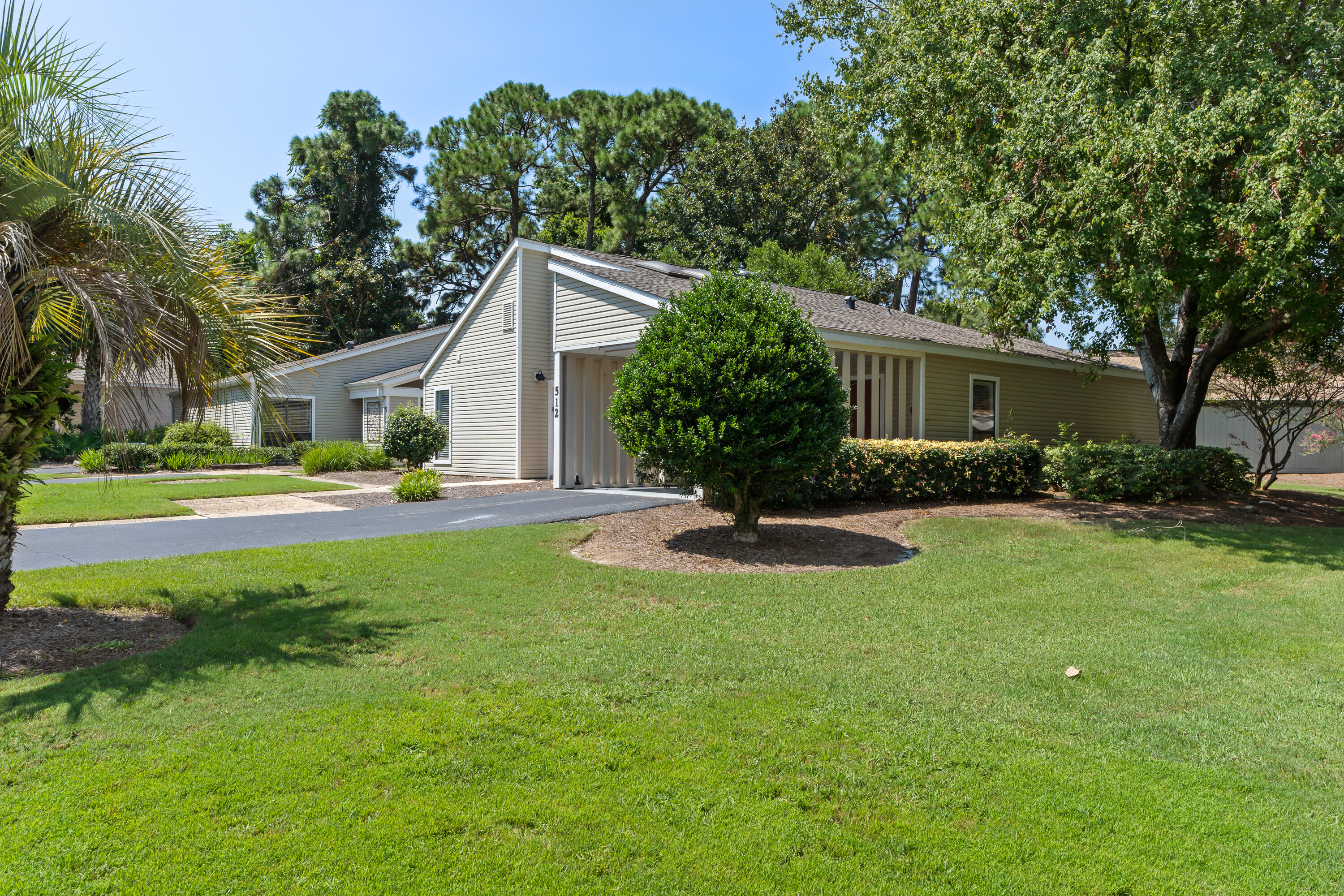 512 Magnolia Place, 512