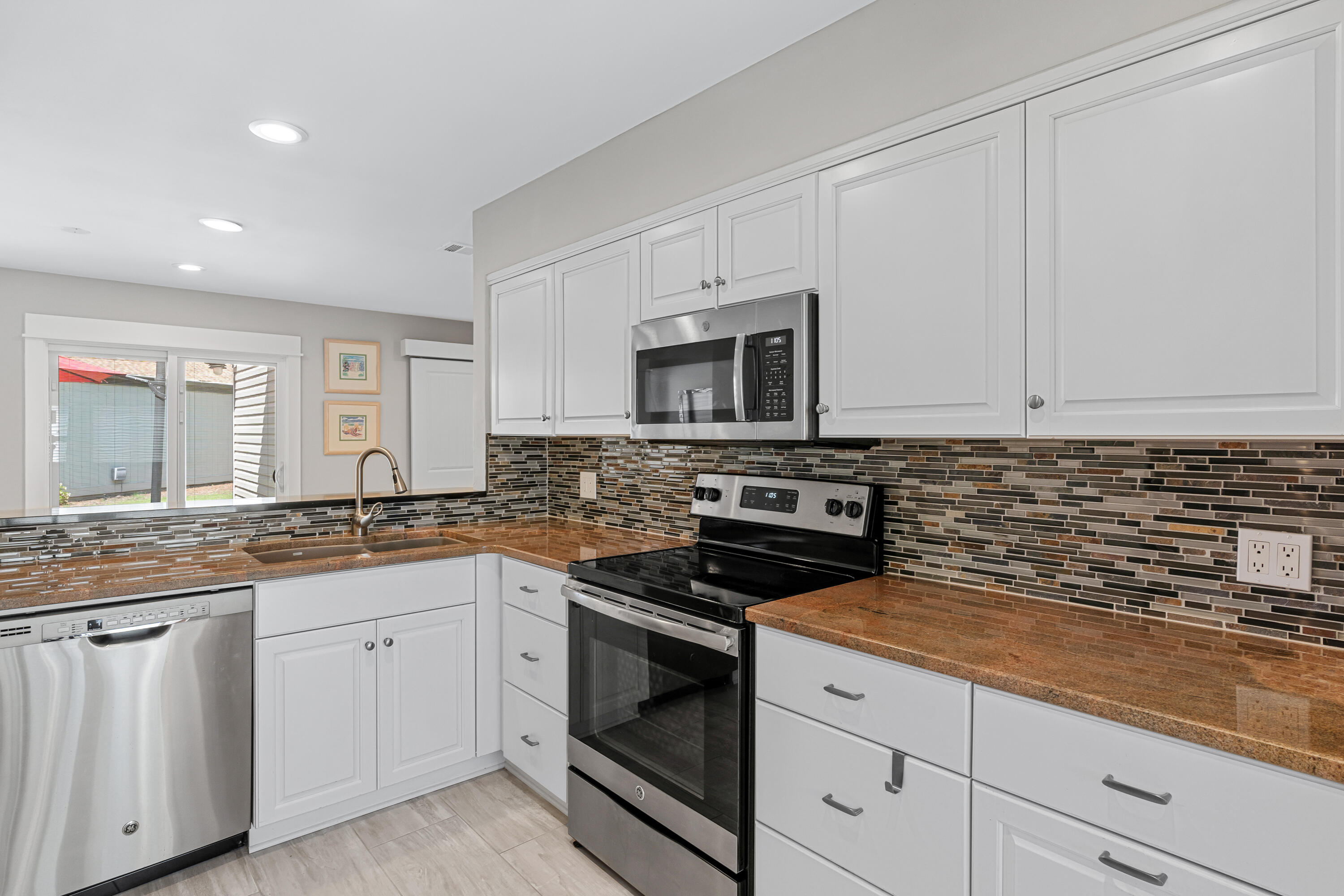 512 Magnolia Place, 512