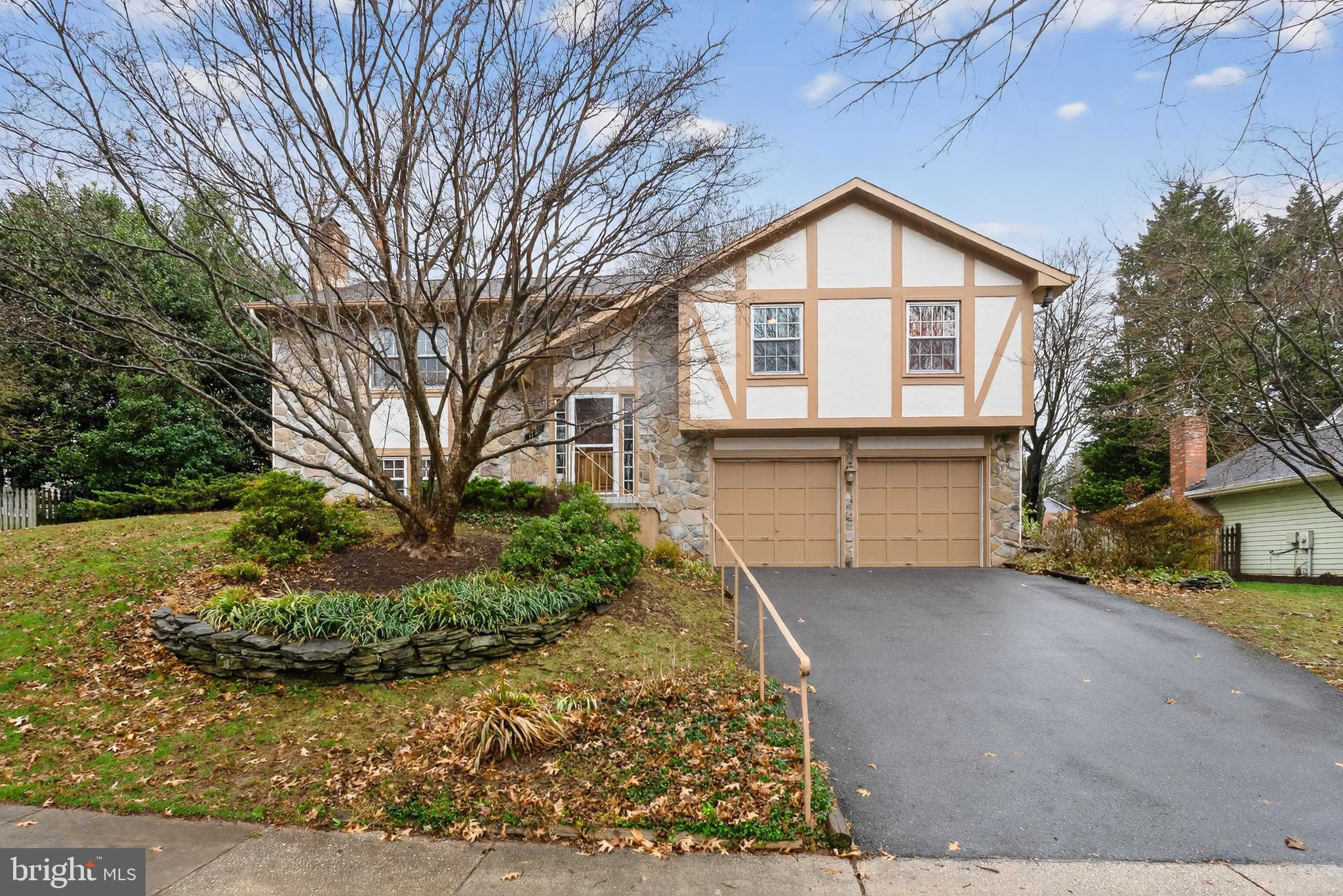 1726 GLASTONBERRY ROAD