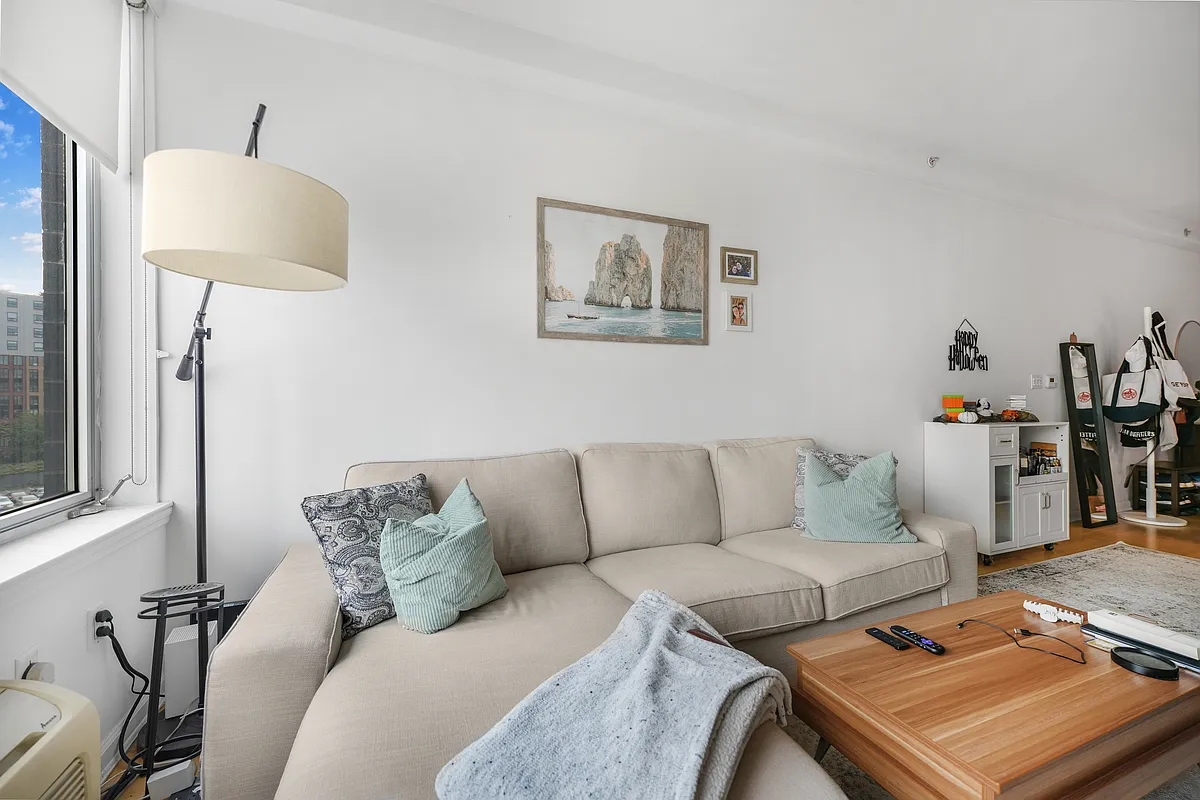 1311 Jackson Avenue 7D