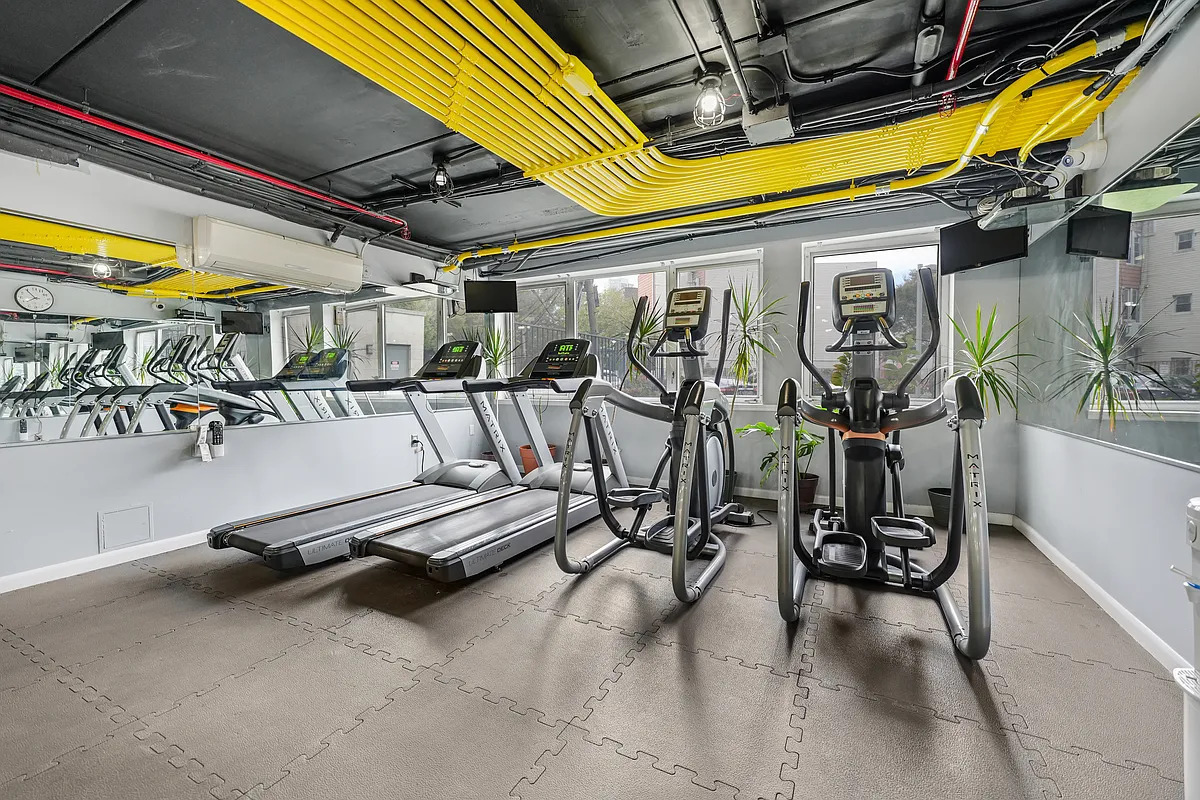 1311 Jackson Avenue 7D