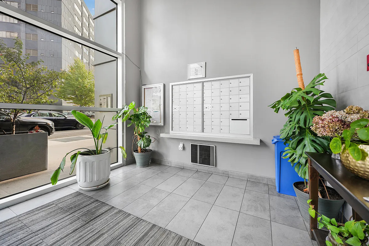 1311 Jackson Avenue 7D