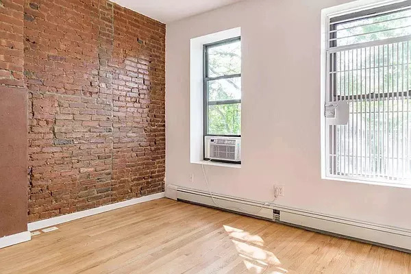 851 Hart Street 2A