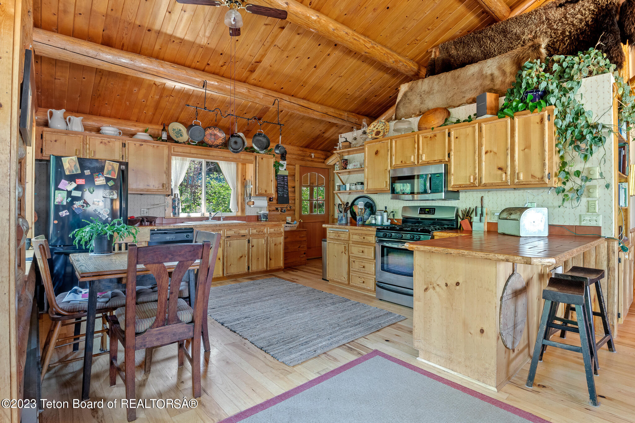 6835 E LITTLE SCHOOL Road