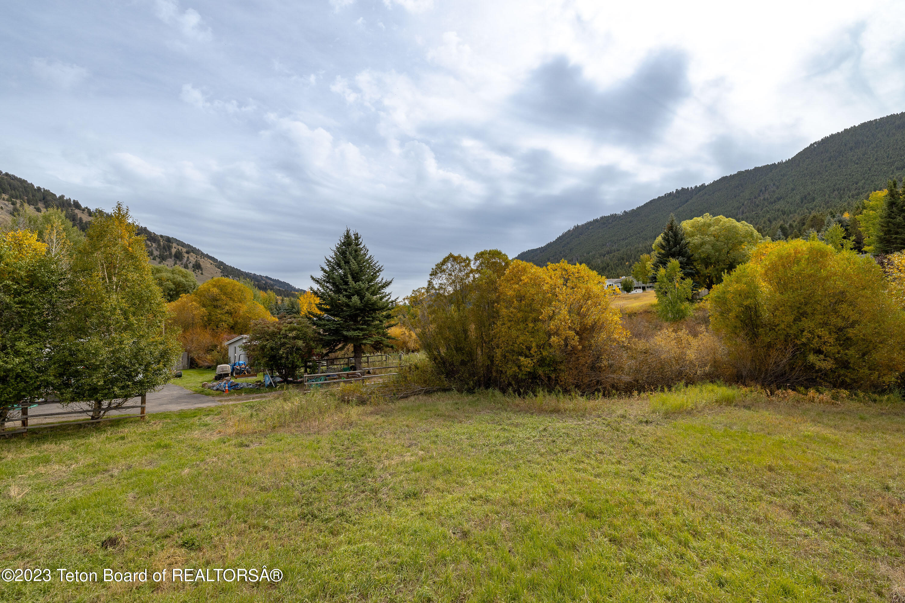 864 CACHE CREEK Drive