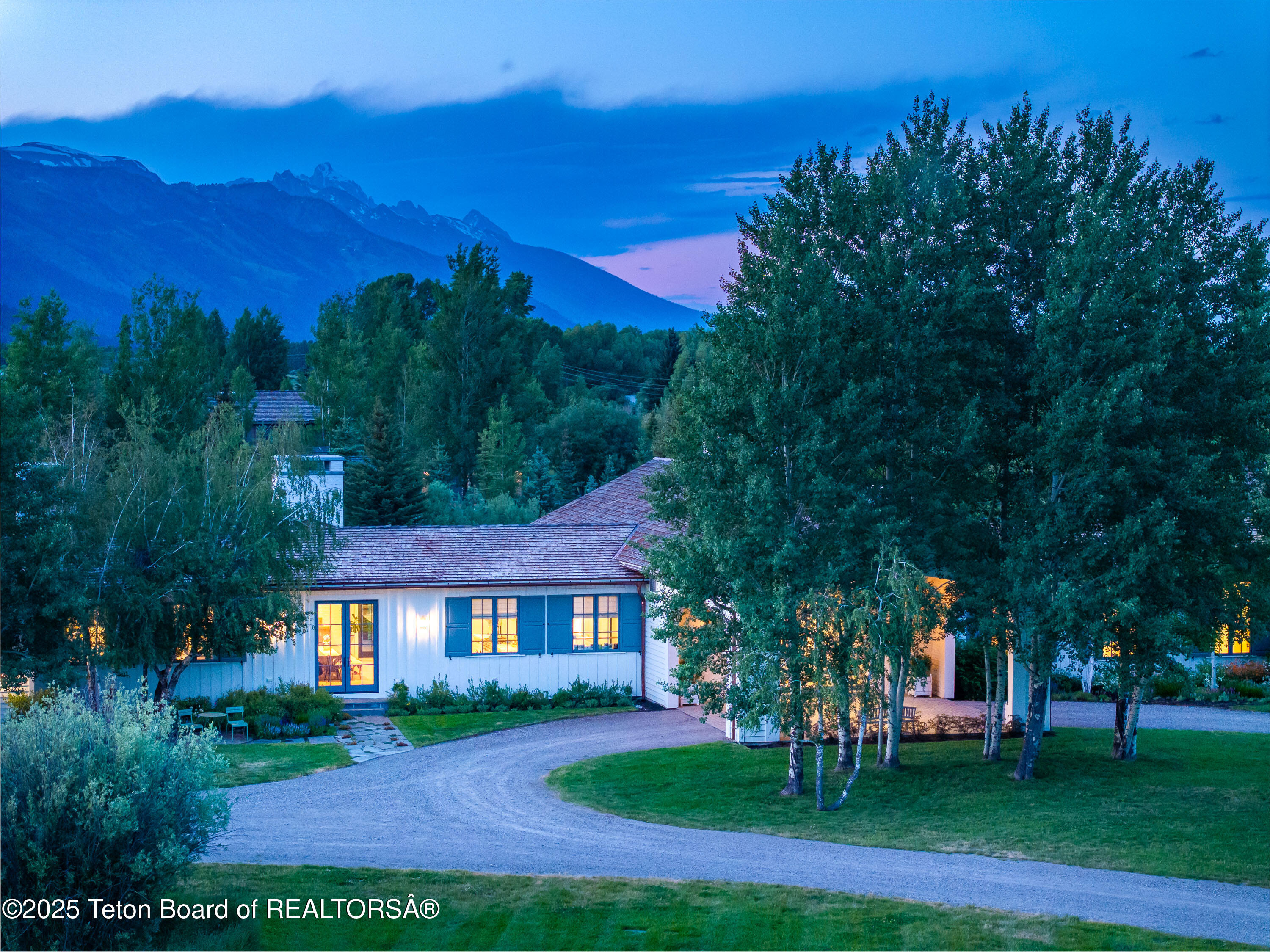 5025 SHOSHONE Drive