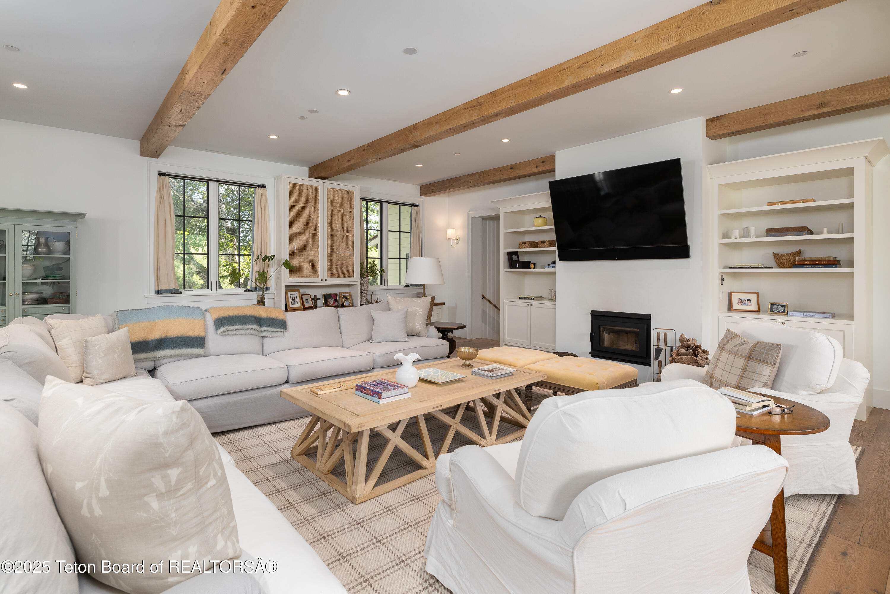 5025 SHOSHONE Drive