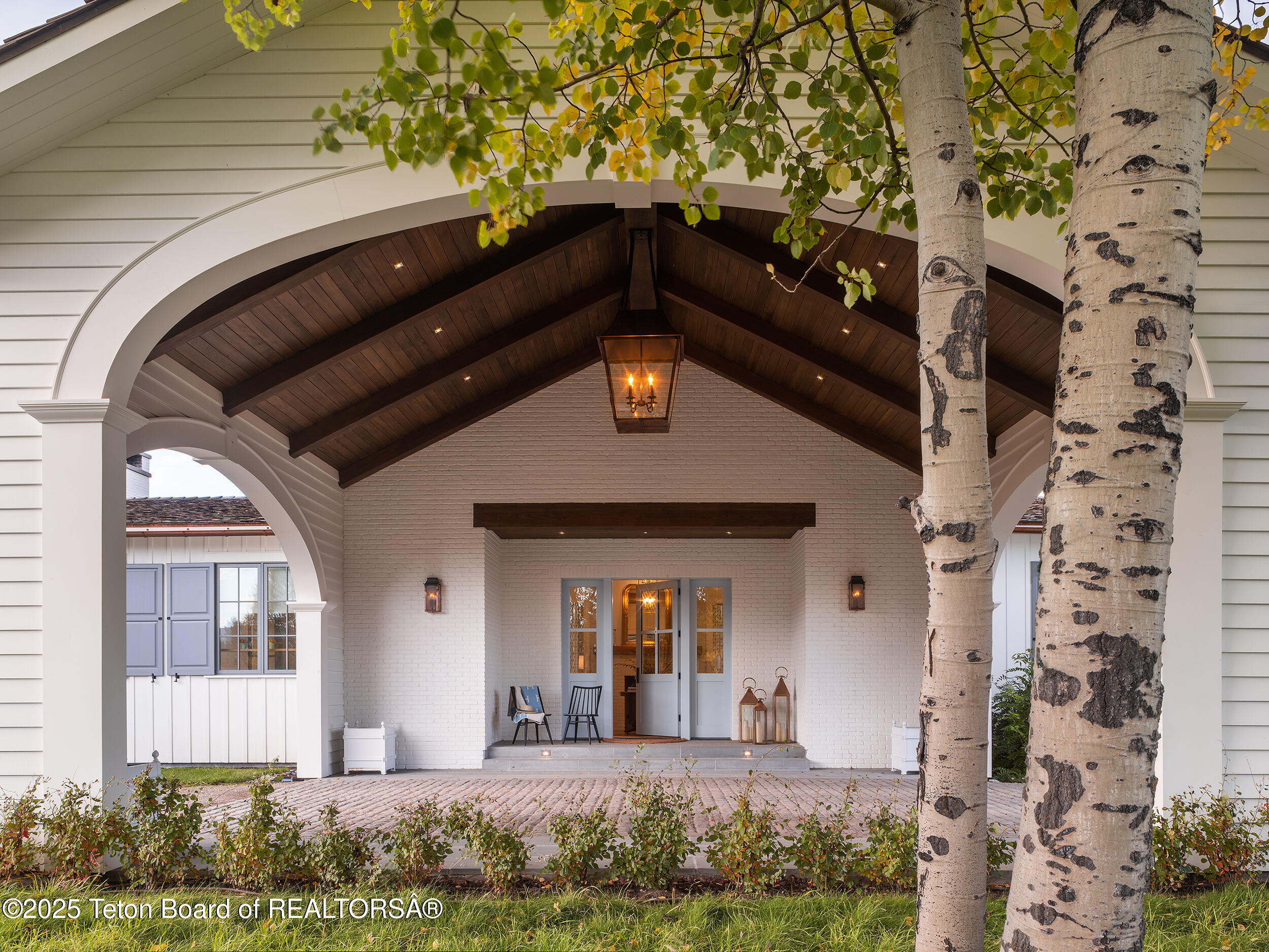 5025 SHOSHONE Drive