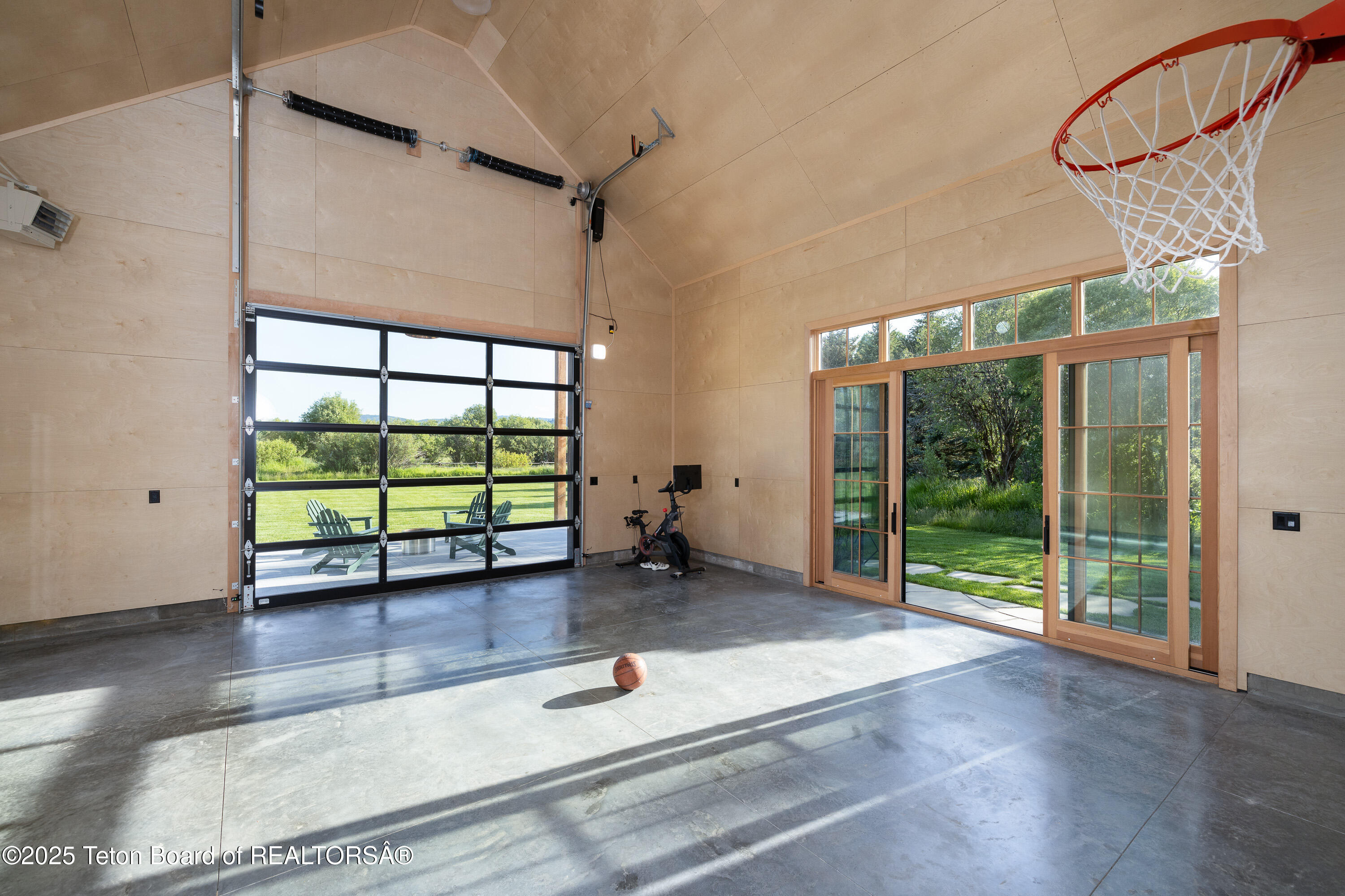 5025 SHOSHONE Drive