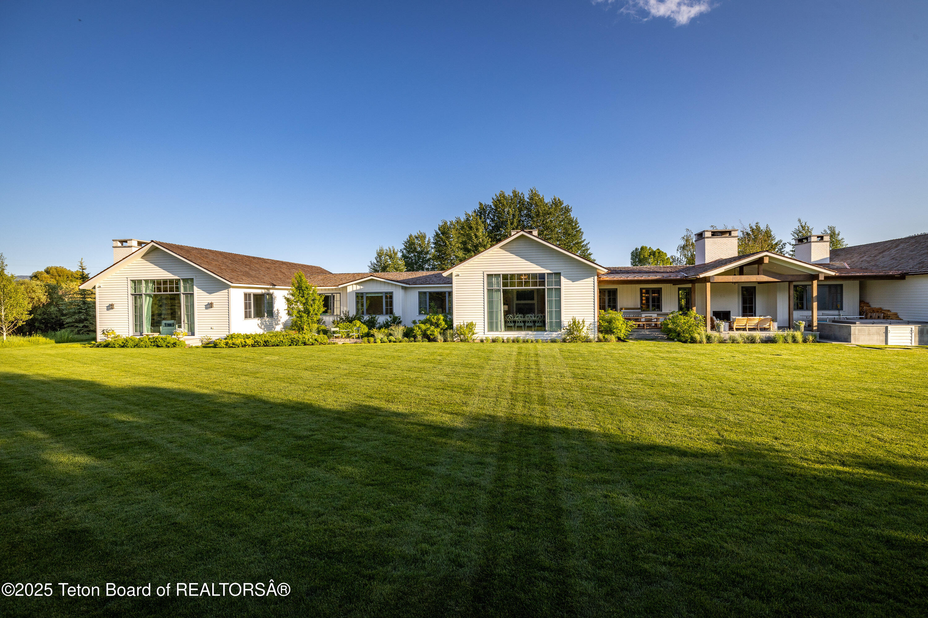 5025 SHOSHONE Drive