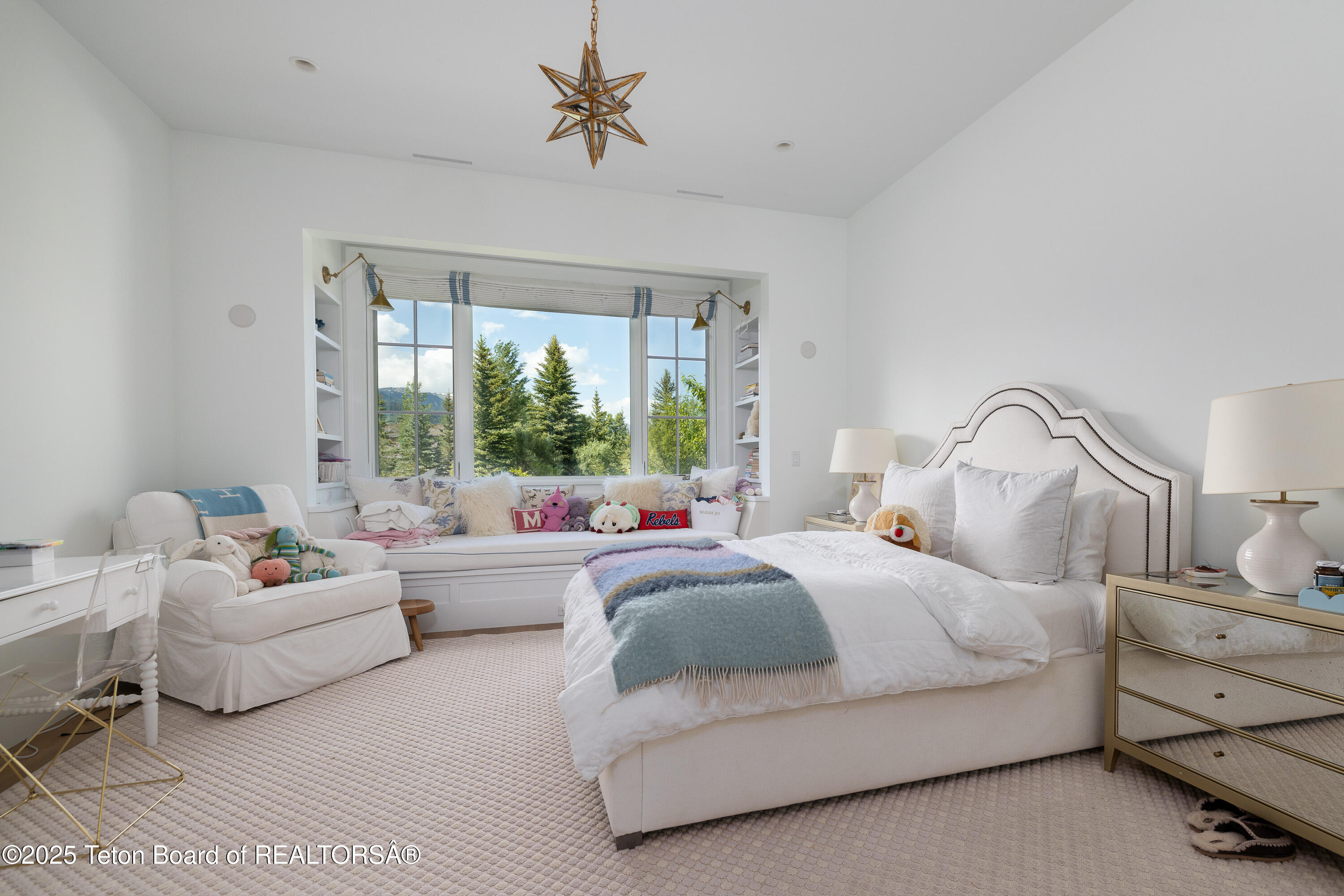 5025 SHOSHONE Drive