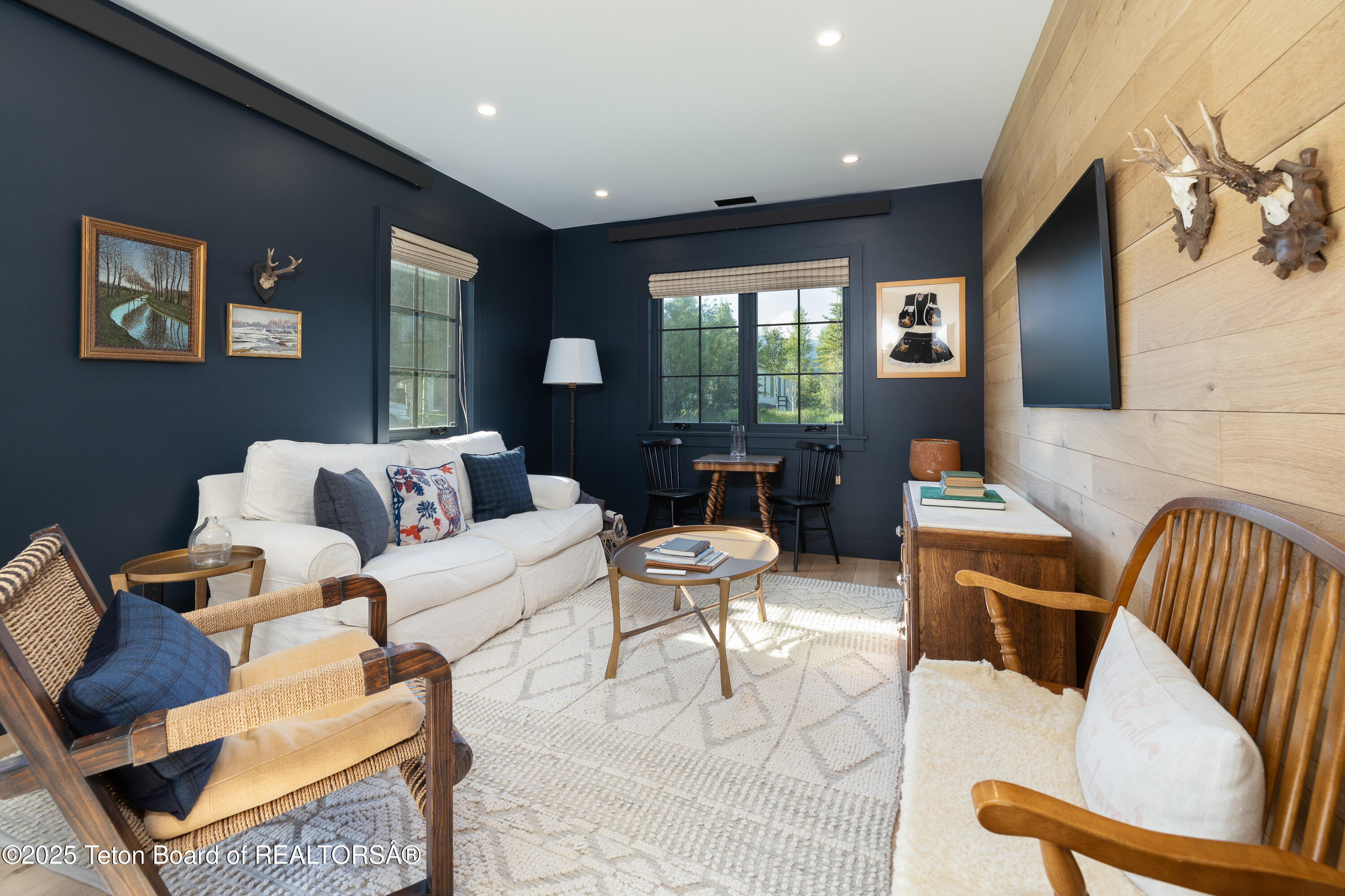 5025 SHOSHONE Drive