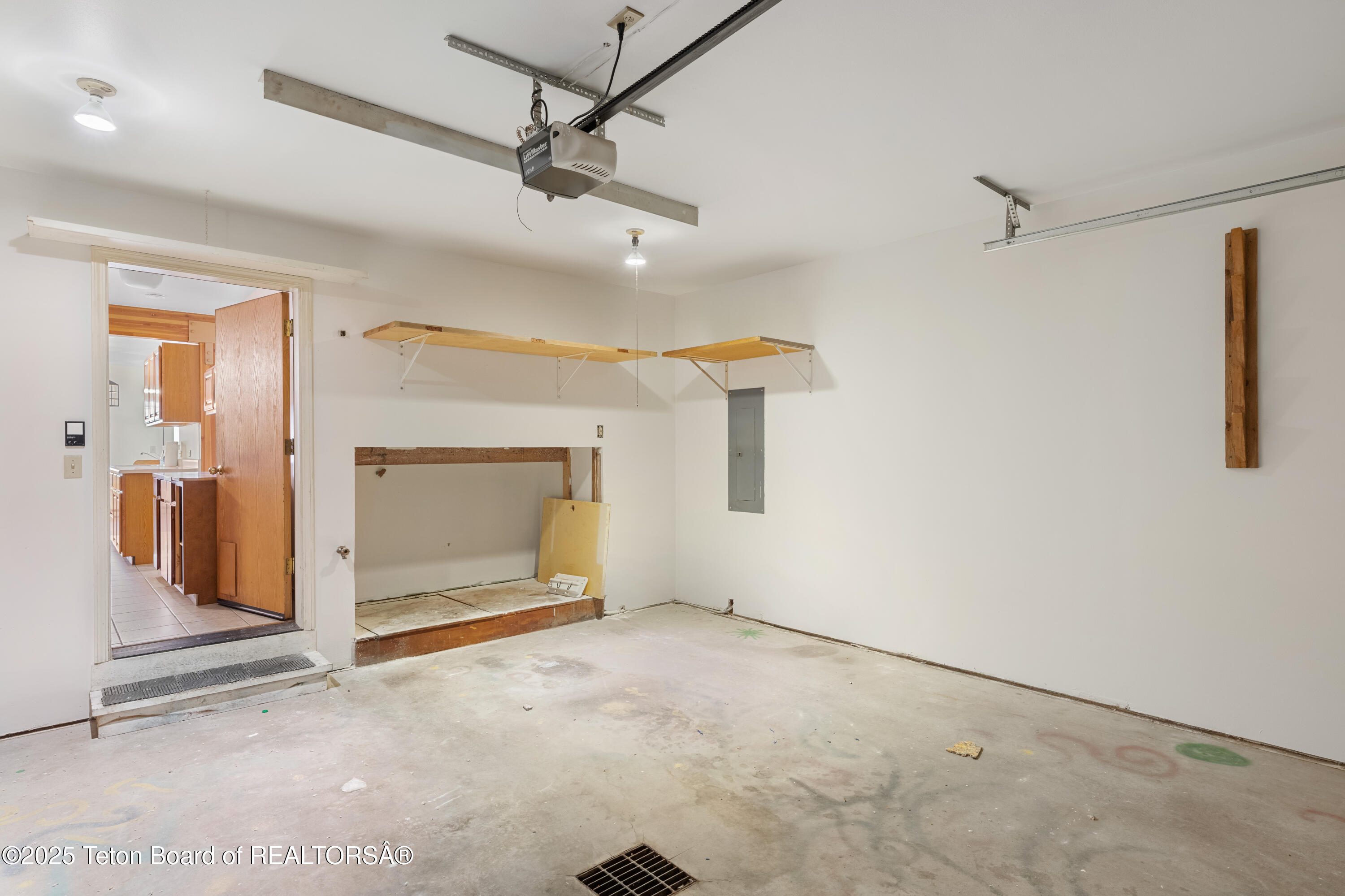 1070 ELK RUN Lane, 5