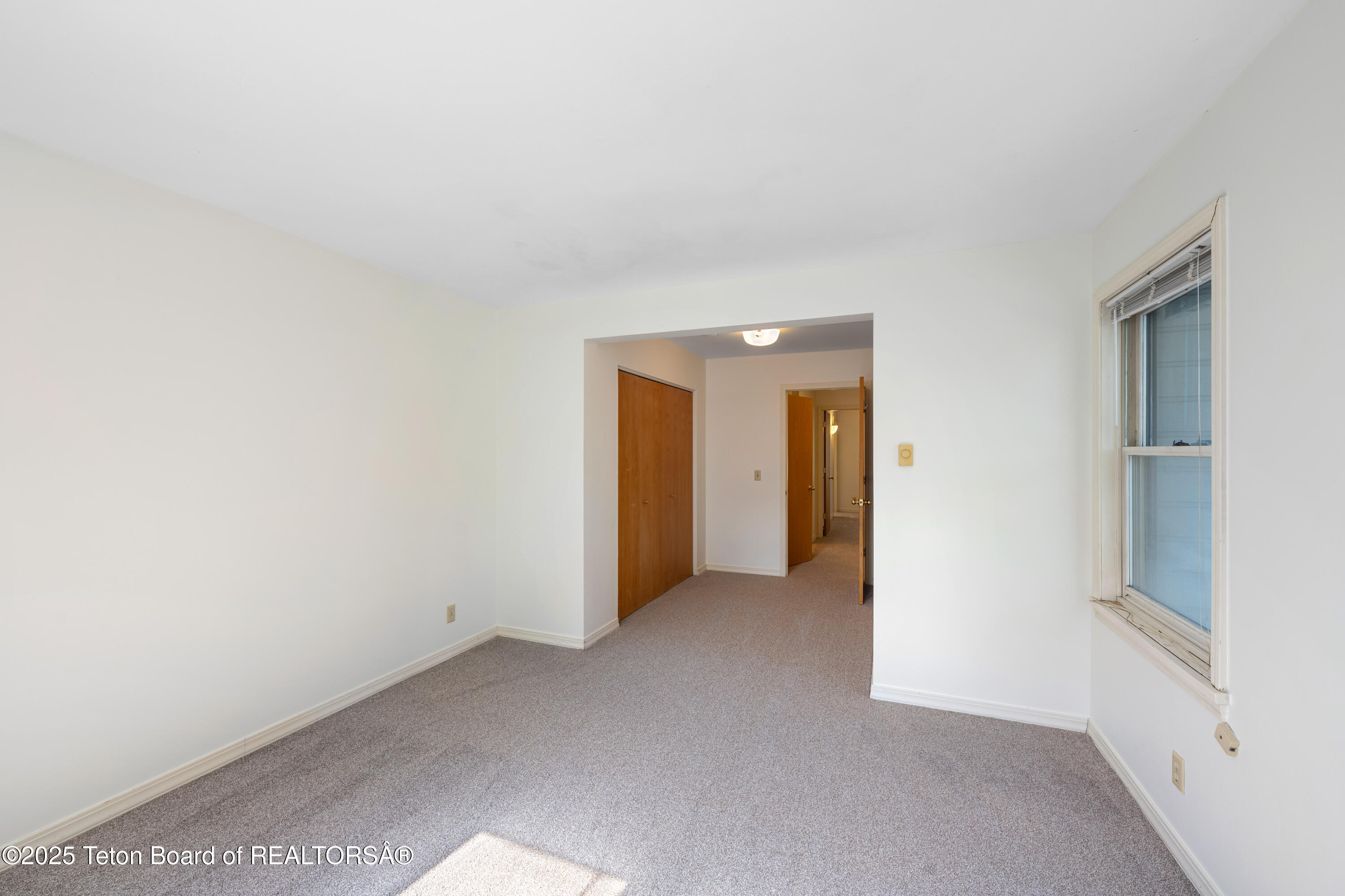 1070 ELK RUN Lane, 5
