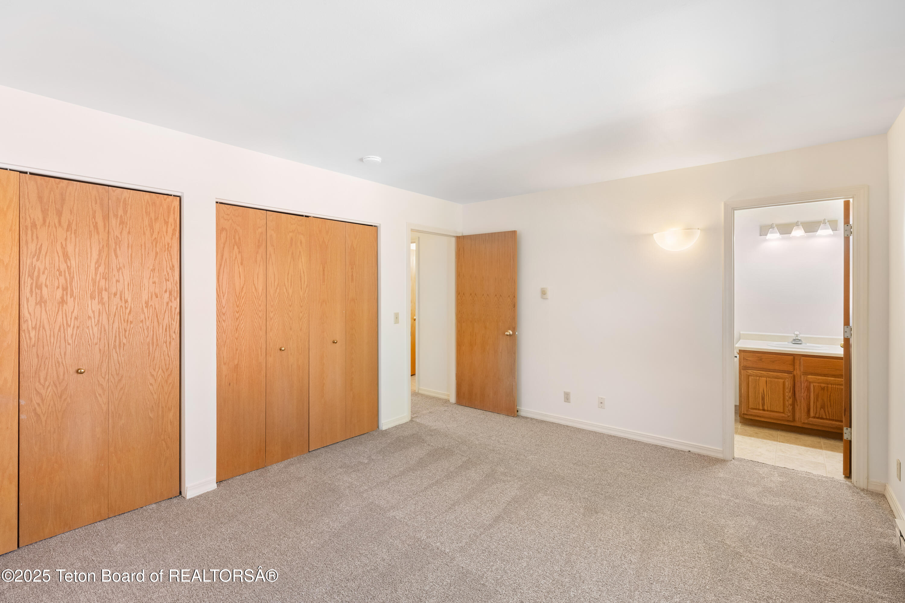 1070 ELK RUN Lane, 5